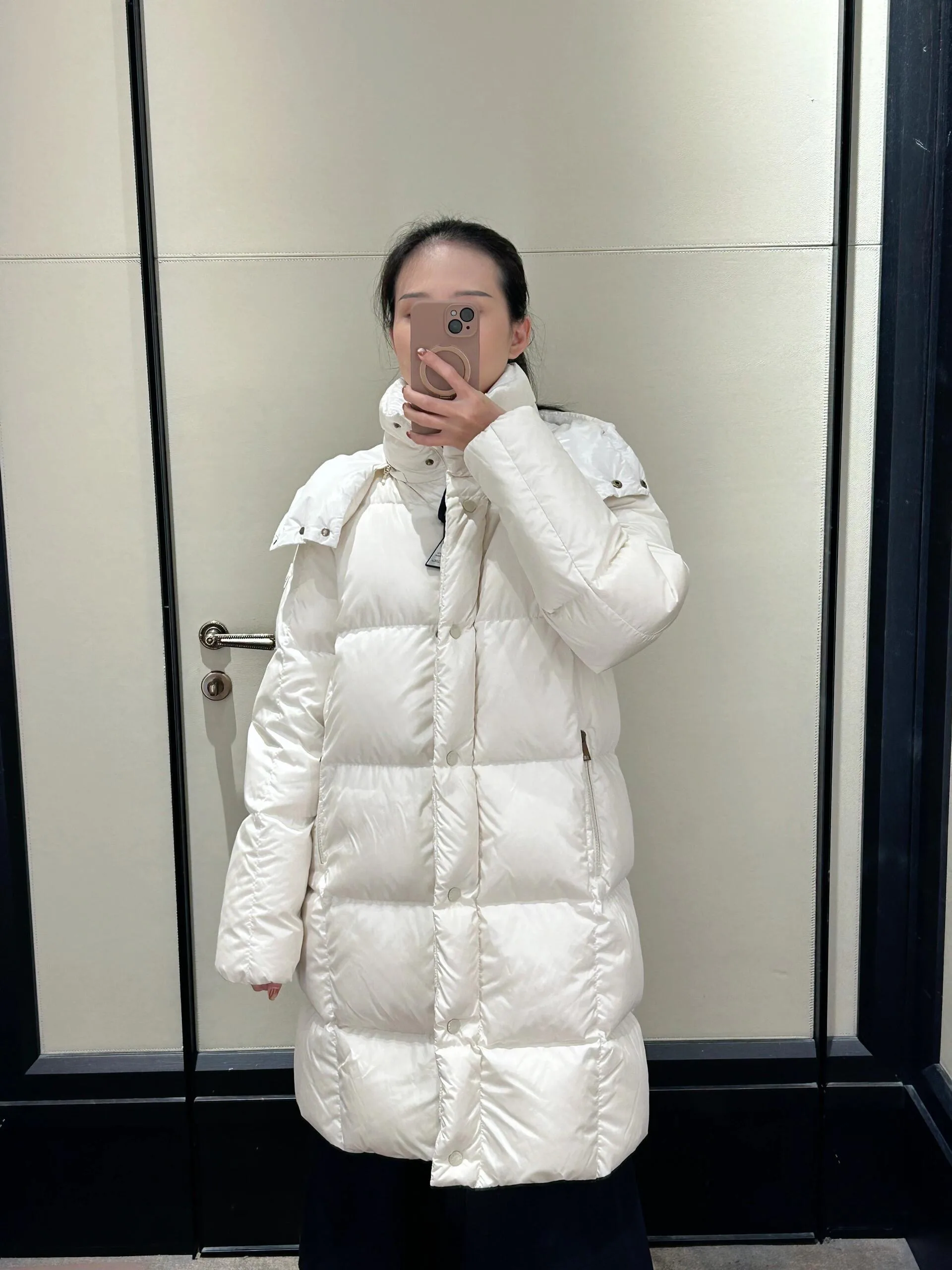 Women's Jackets And Down Jackets MONCLER 18168818
