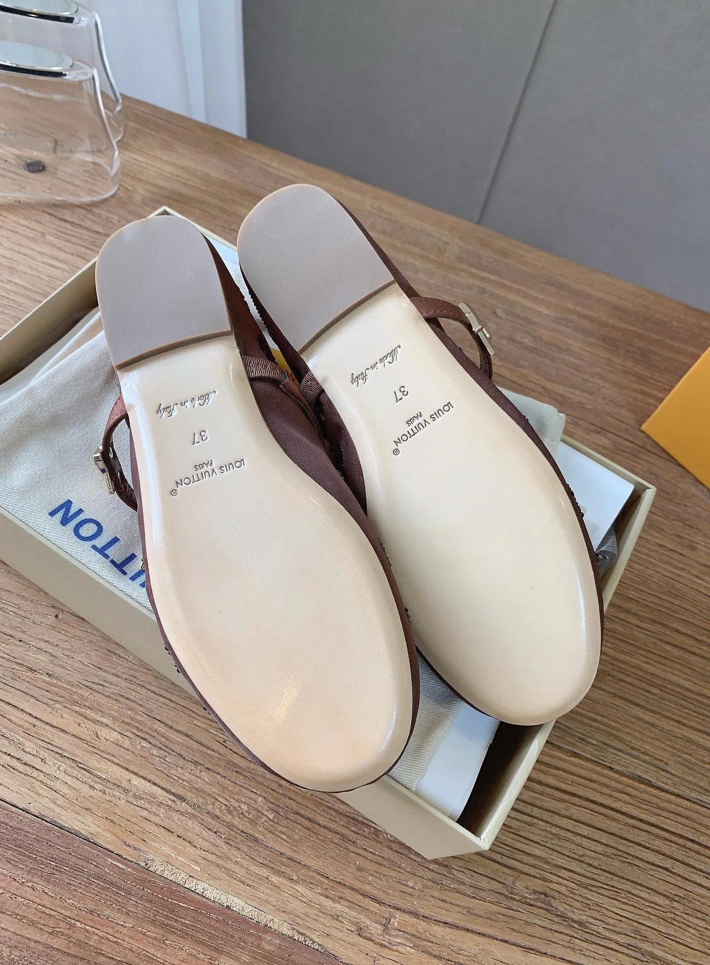 Women's Ballet Flats LOUIS VUITTON 18365401