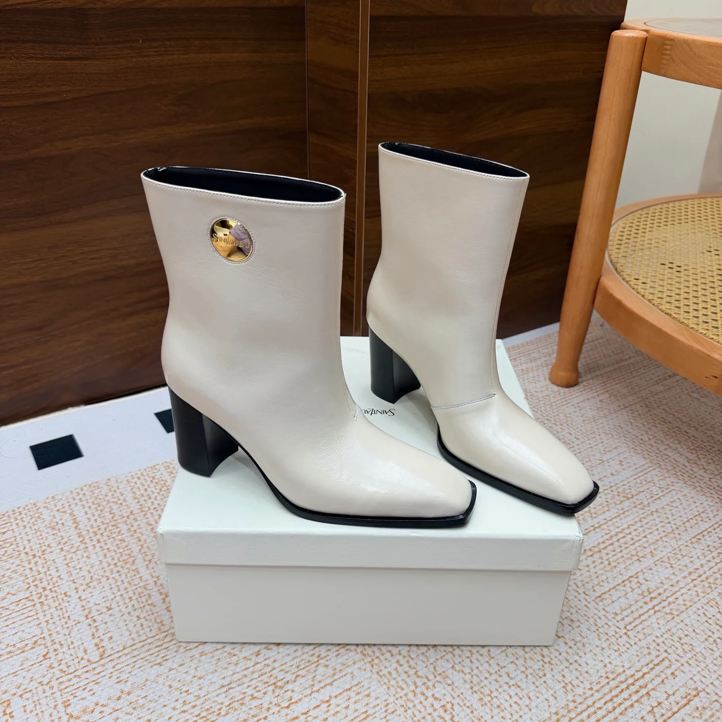 Women's Booties SAINT LAURENT 18104624