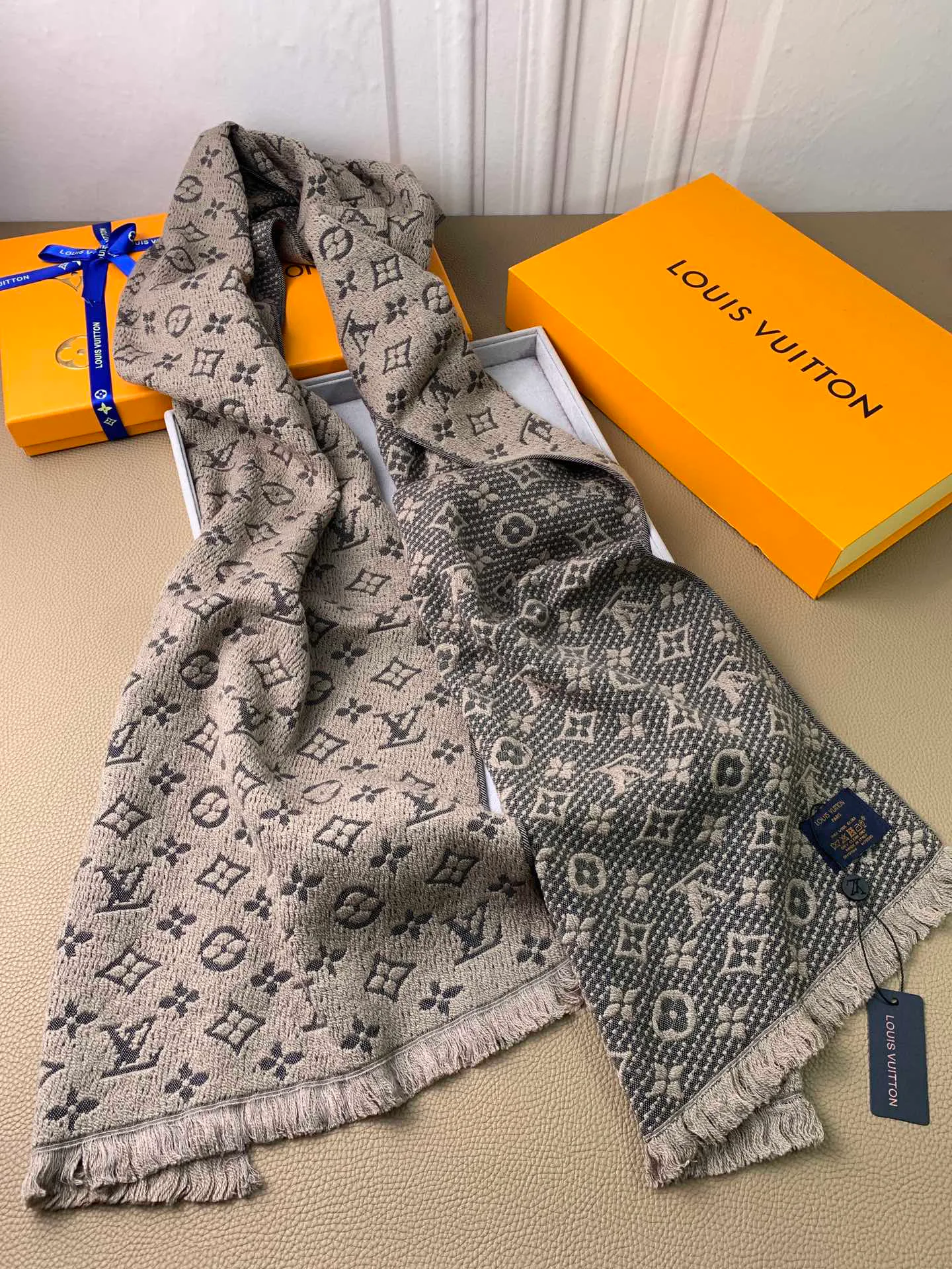 Scarves LOUIS VUITTON 18525766