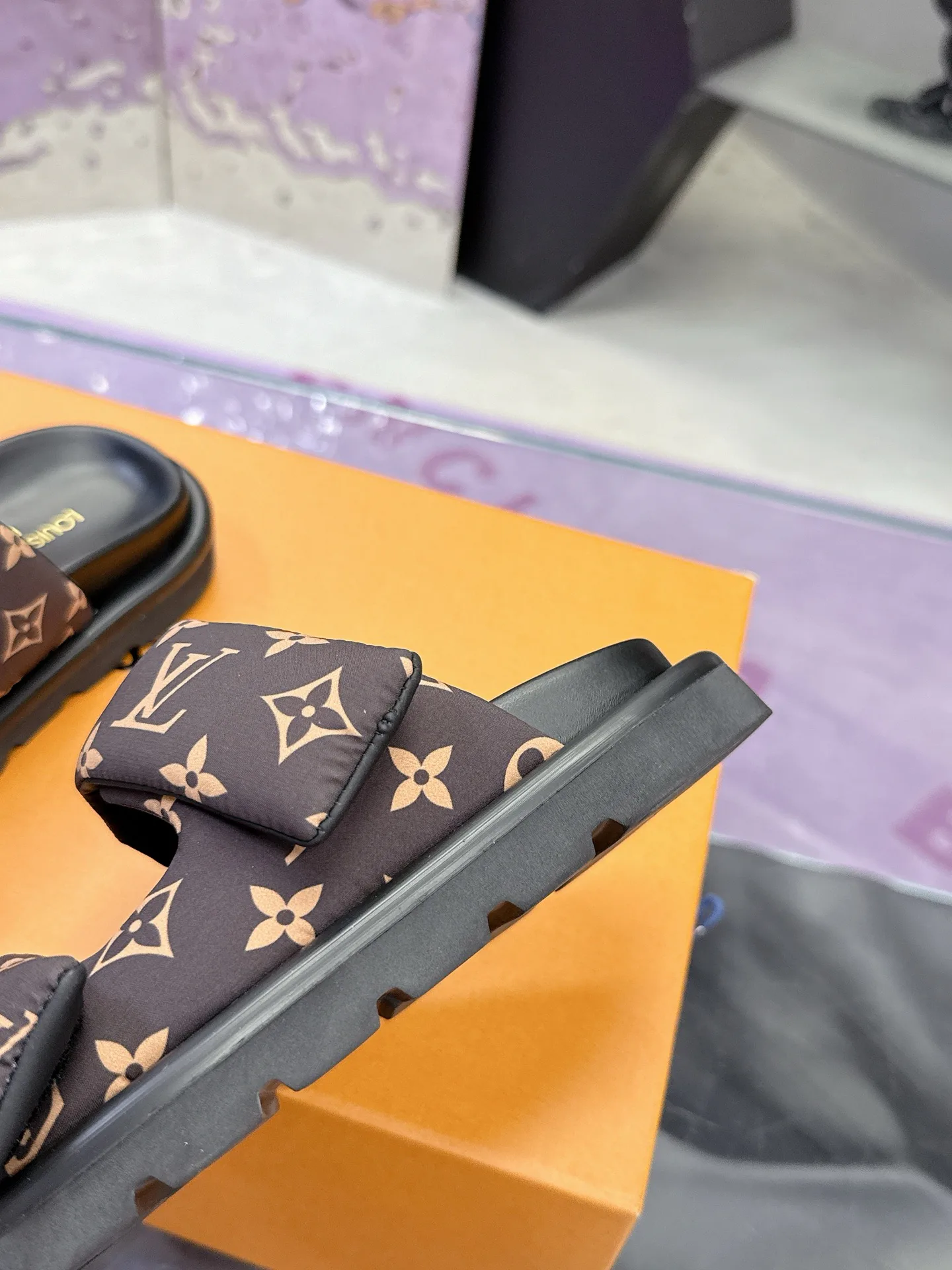 Women's Flip-Flops LOUIS VUITTON 17530456