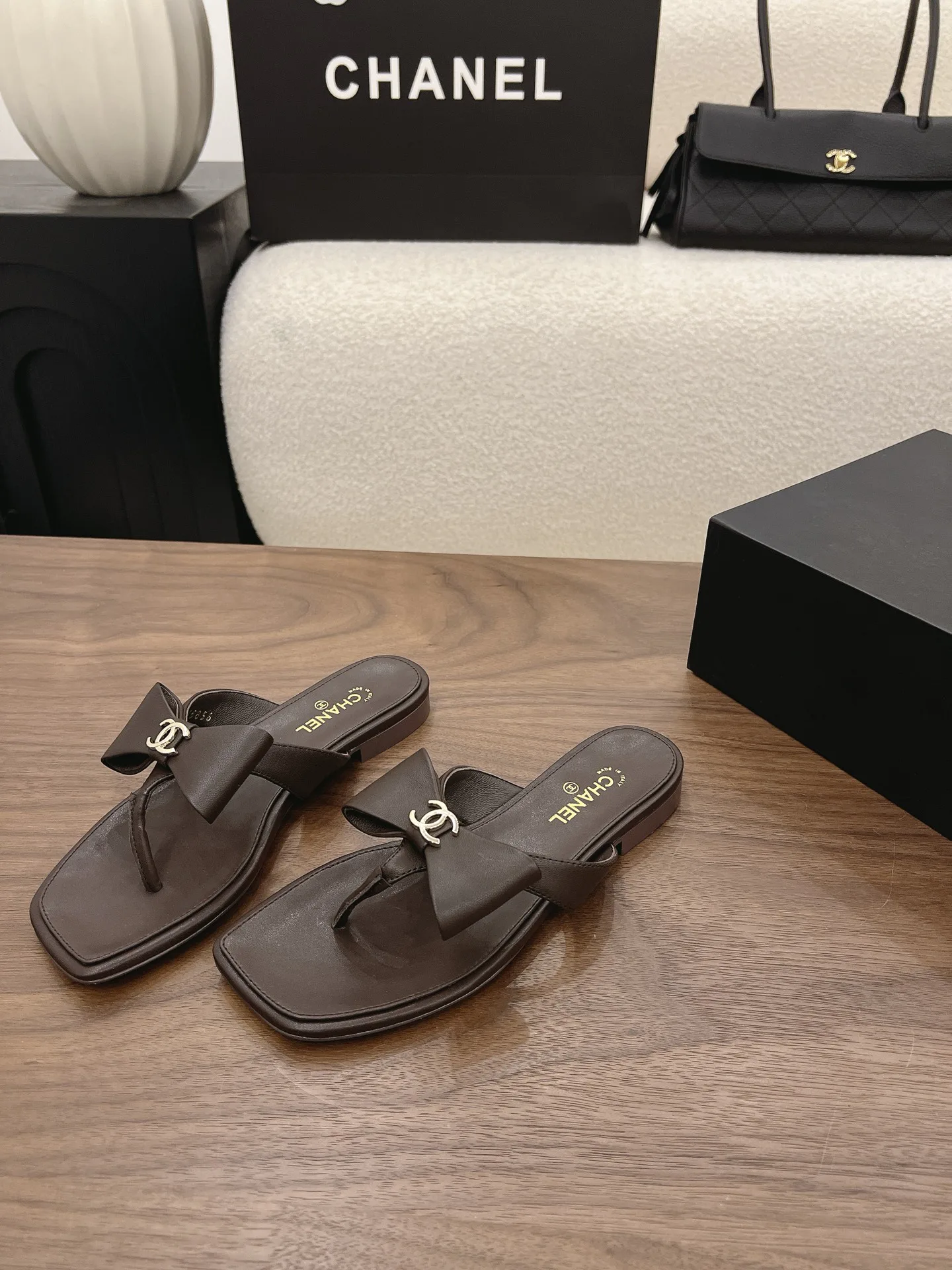 Women's Flip-Flops CHANEL 17342719