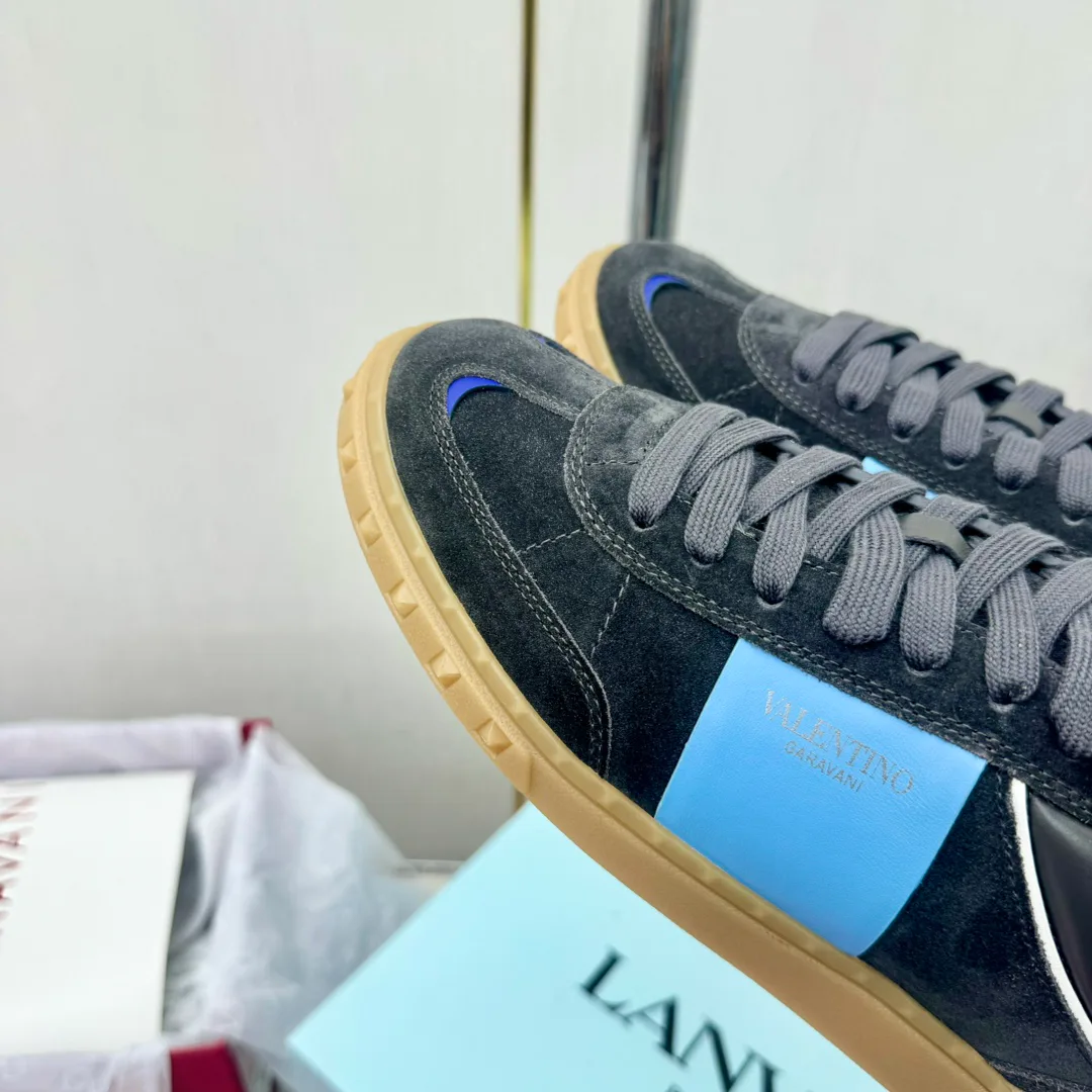 Women's Sneakers VALENTINO 17904310