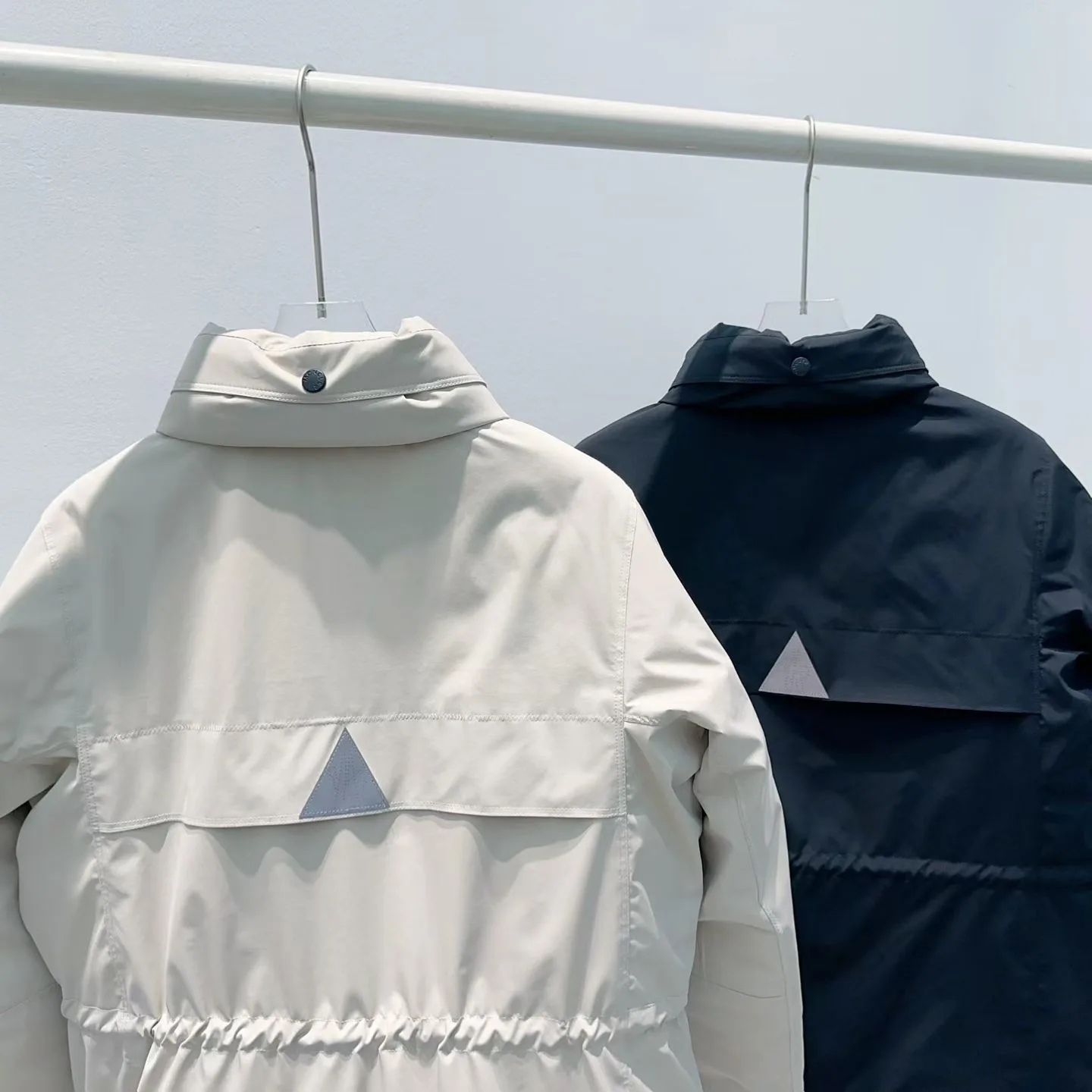 Women's Jackets And Down Jackets MONCLER 18374113