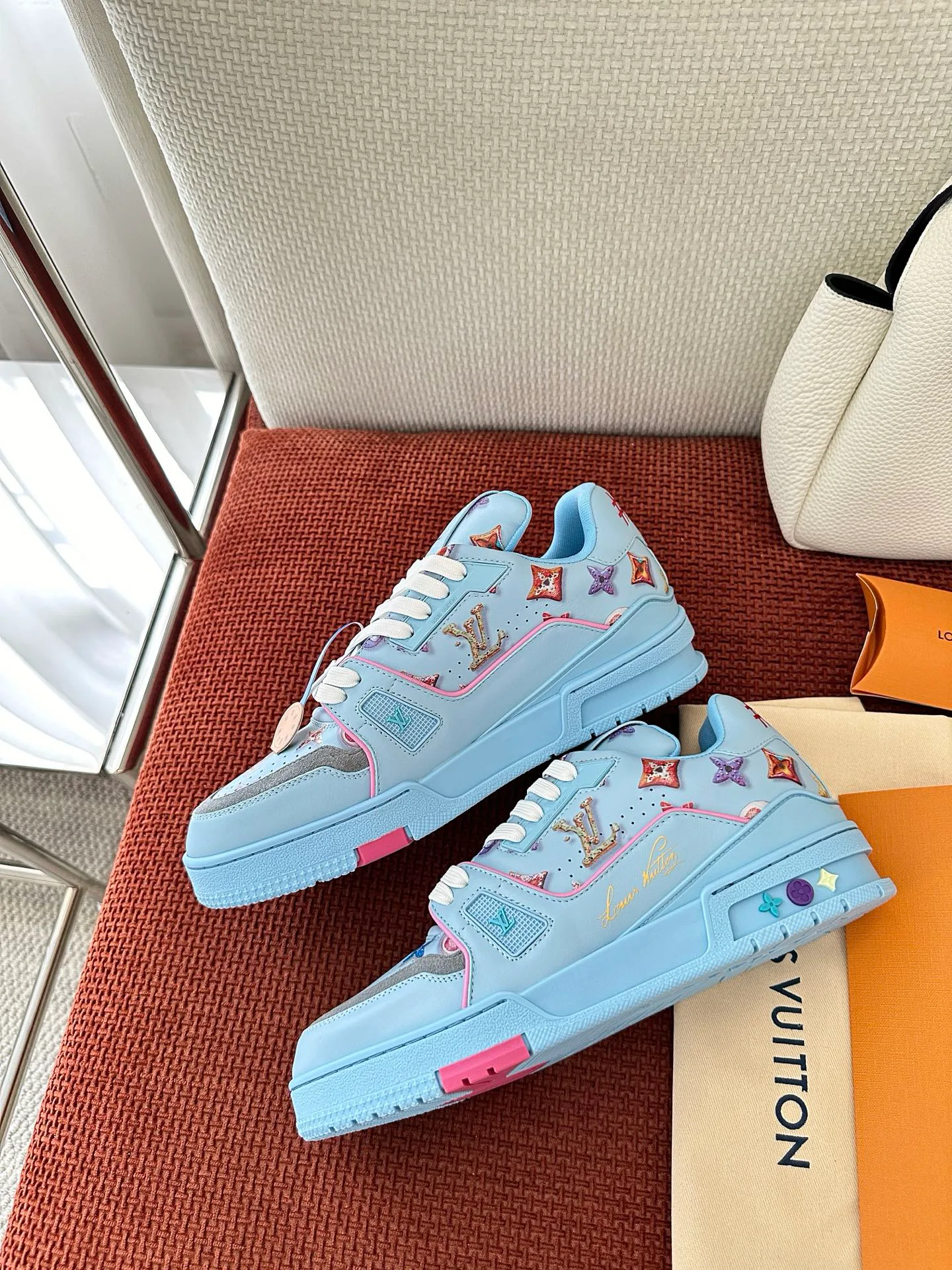 Women's Sneakers LOUIS VUITTON 17449356