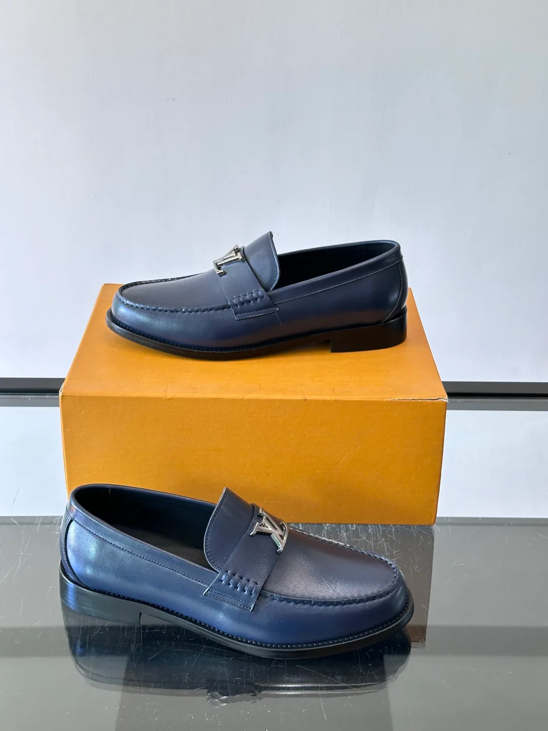 Men's Loafers And Dress Shoes LOUIS VUITTON 18169697