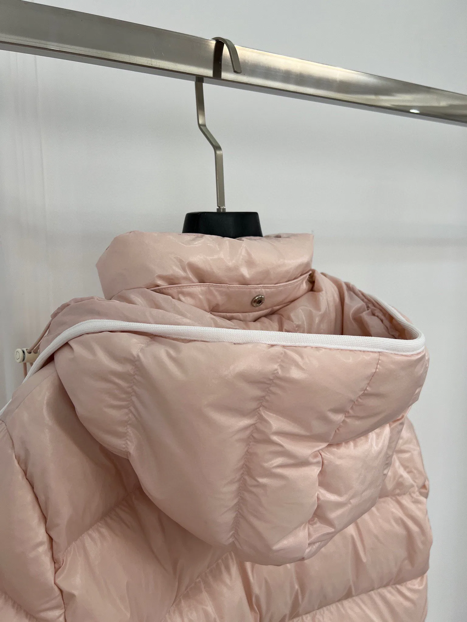 Women's Jackets And Down Jackets MONCLER 18416223
