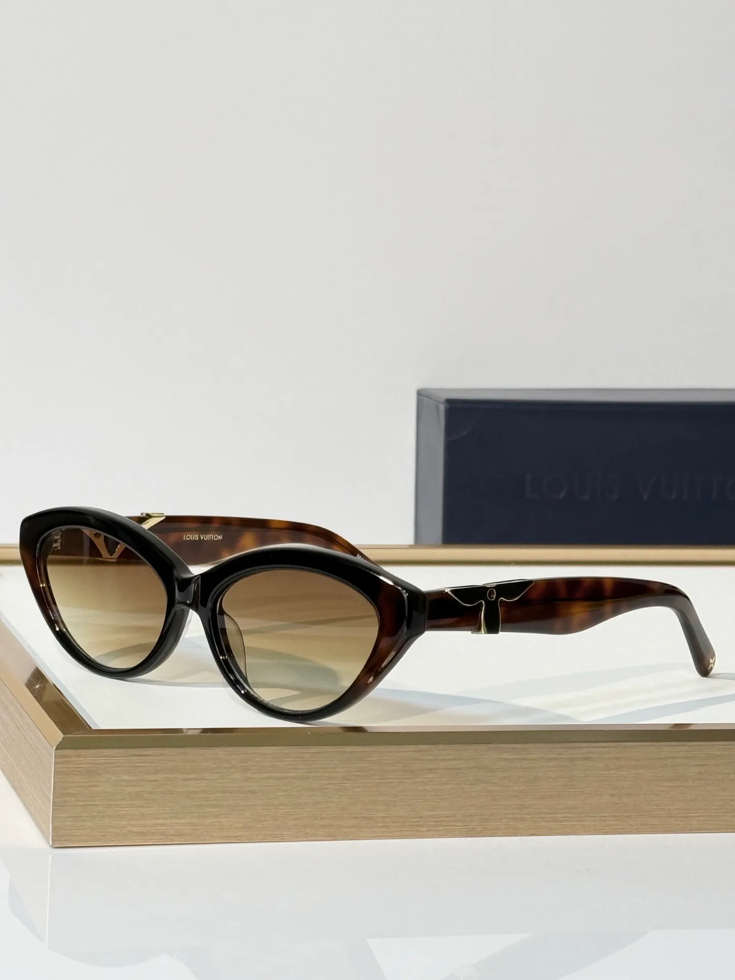 Glasses LOUIS VUITTON 18117698
