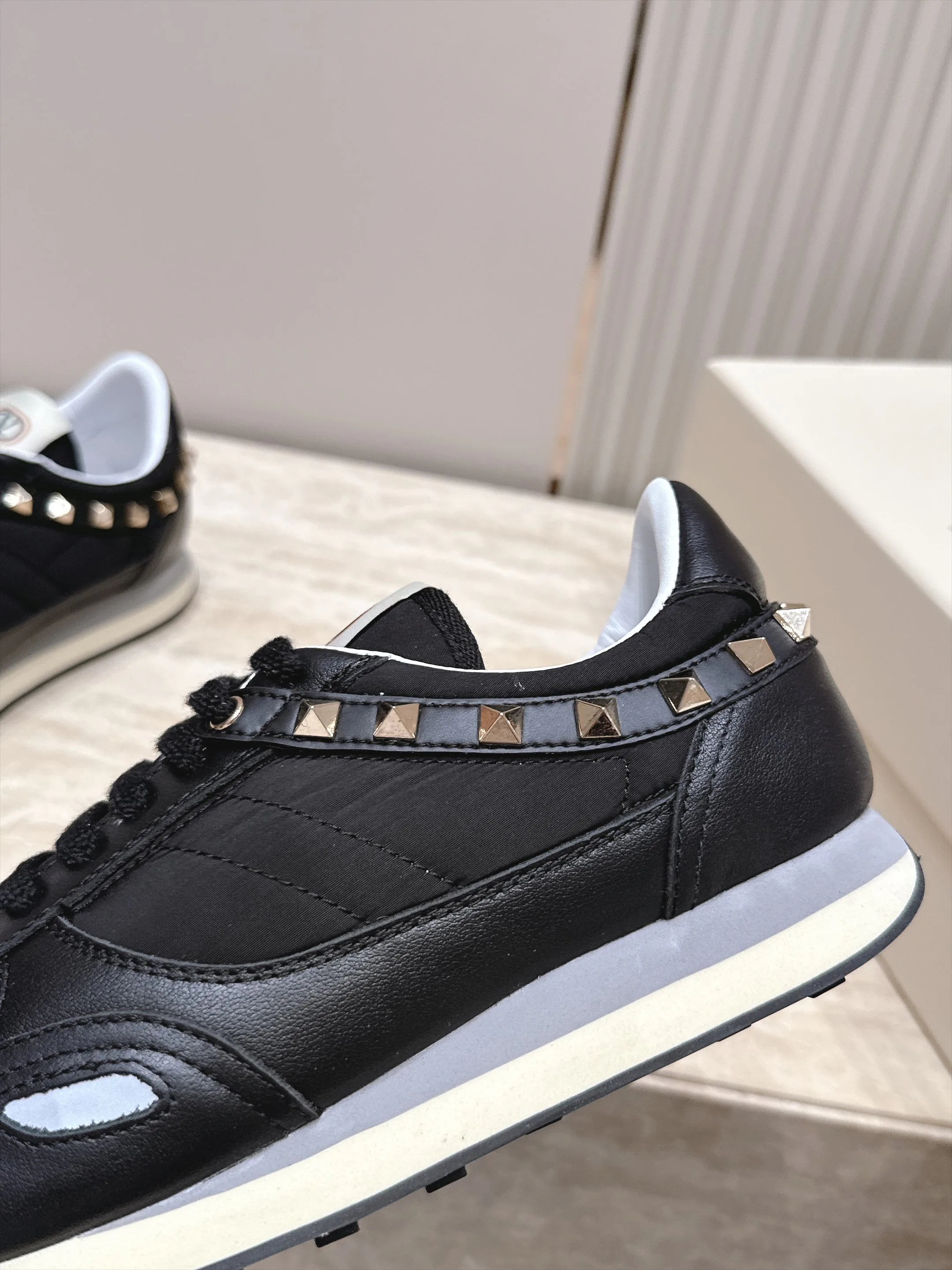 Women's Sneakers VALENTINO 17876598