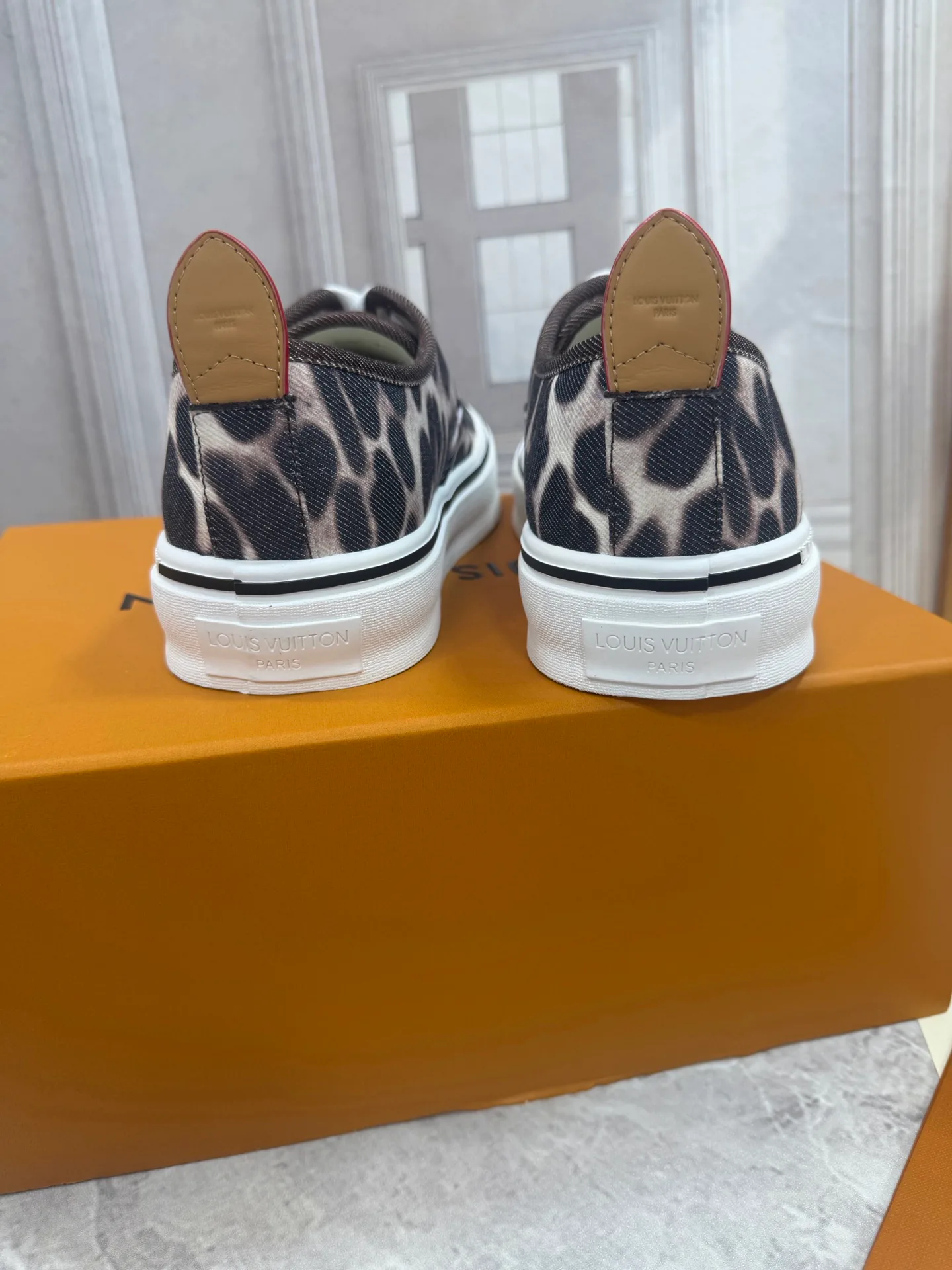 Men's Sneakers LOUIS VUITTON 18190078