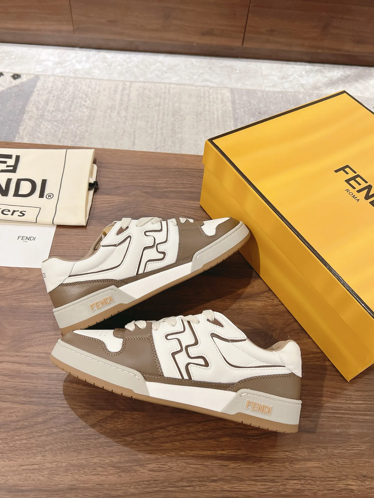 Women's Sneakers FENDI 18219544