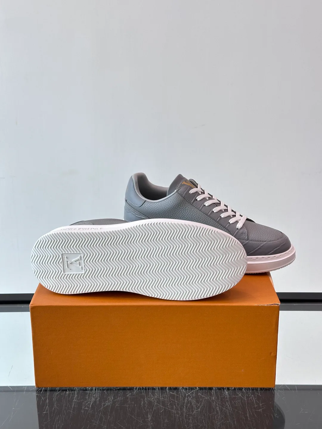 Women's Sneakers LOUIS VUITTON 18400576
