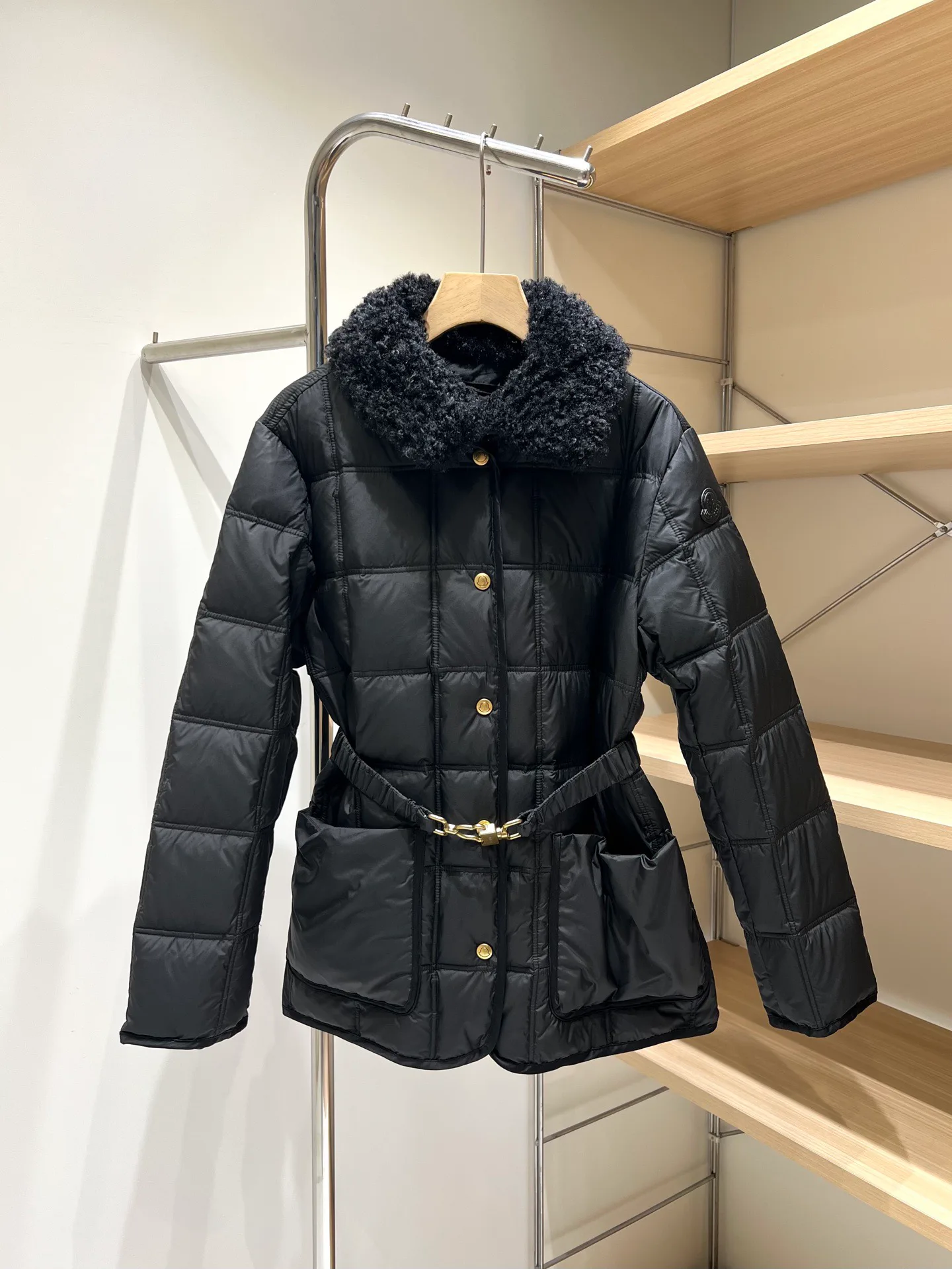 Women's Jackets And Down Jackets MONCLER 18036513