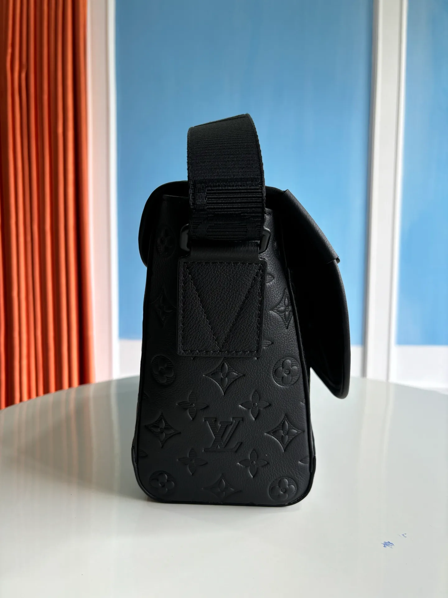 Women's Shoulder Bags LOUIS VUITTON 17801286