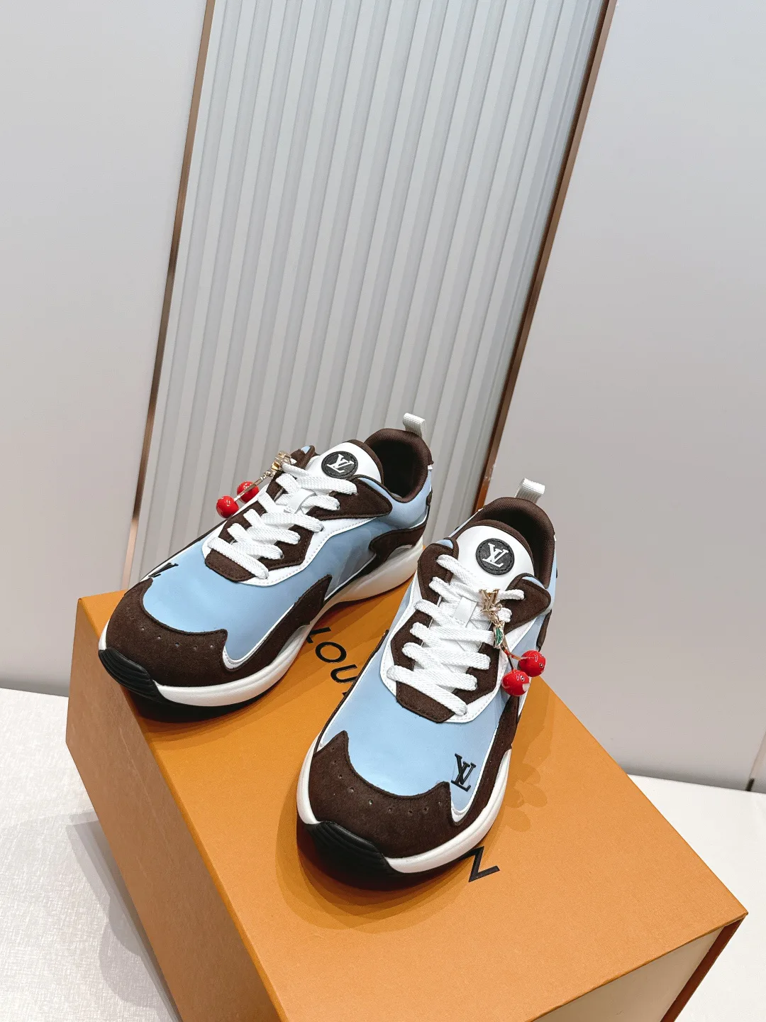 Men's Sneakers LOUIS VUITTON 17926424