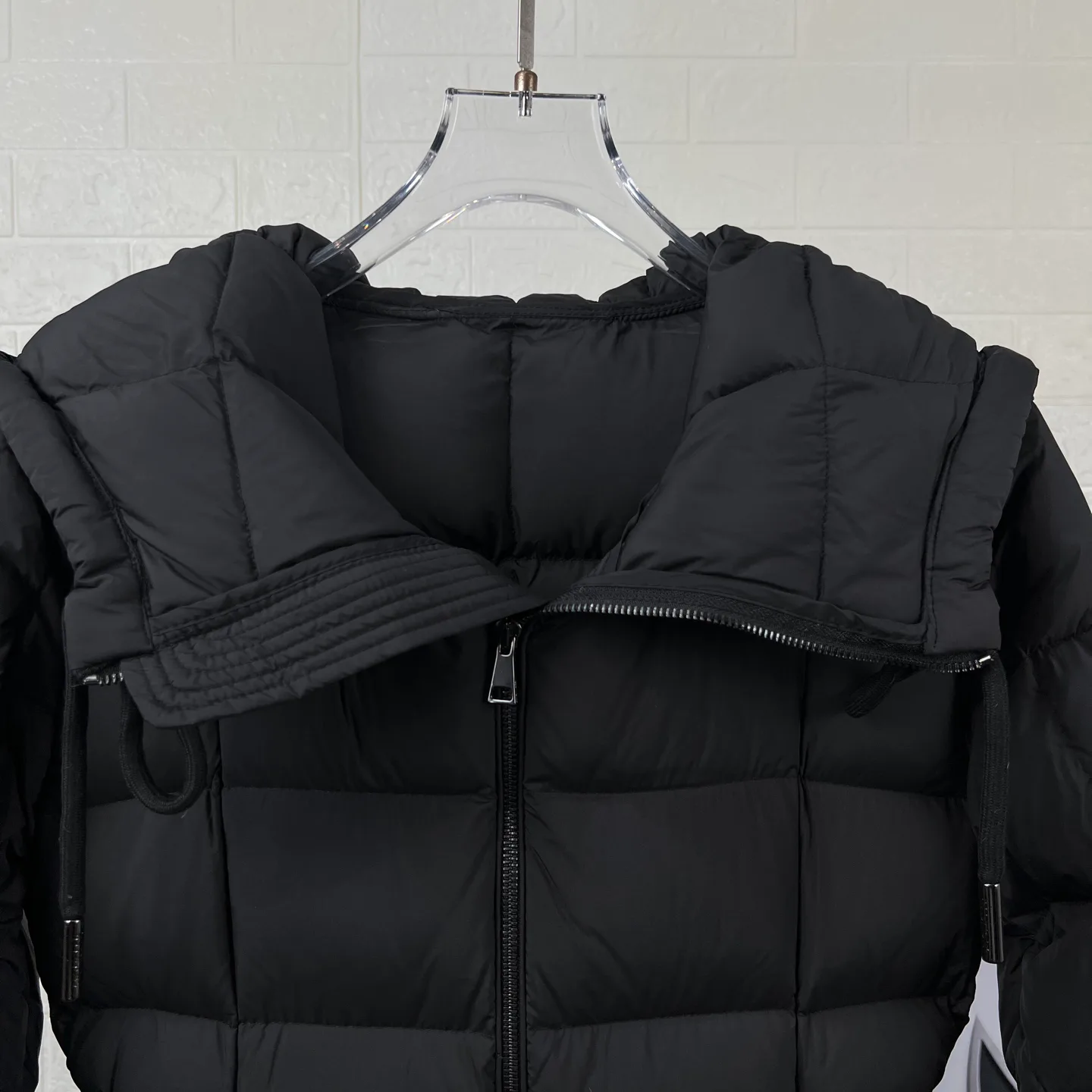 Women's Jackets And Down Jackets MONCLER 18326204