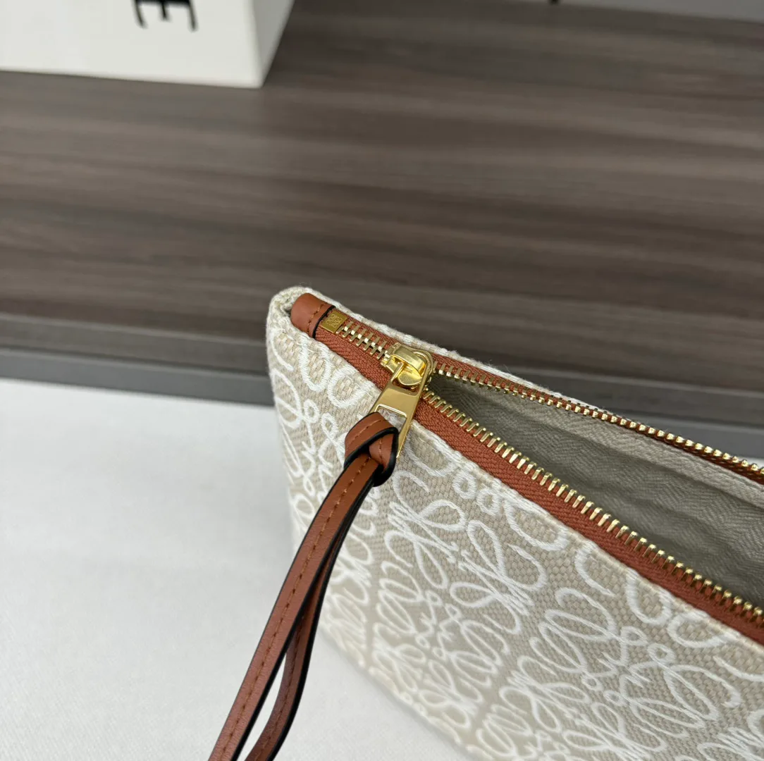 Women's Clutches LOEWE 18116450