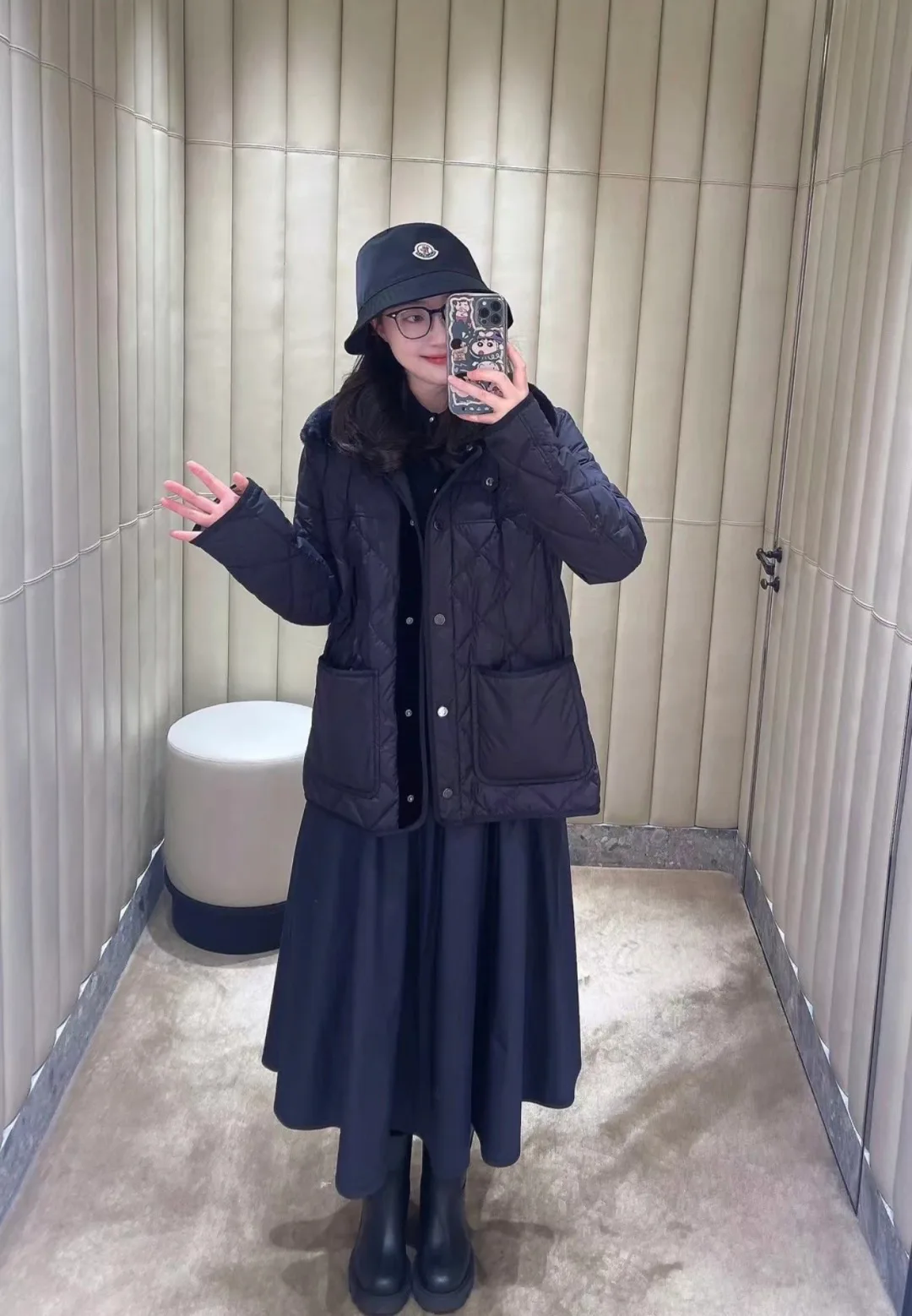 Women's Jackets And Down Jackets MONCLER 18111361