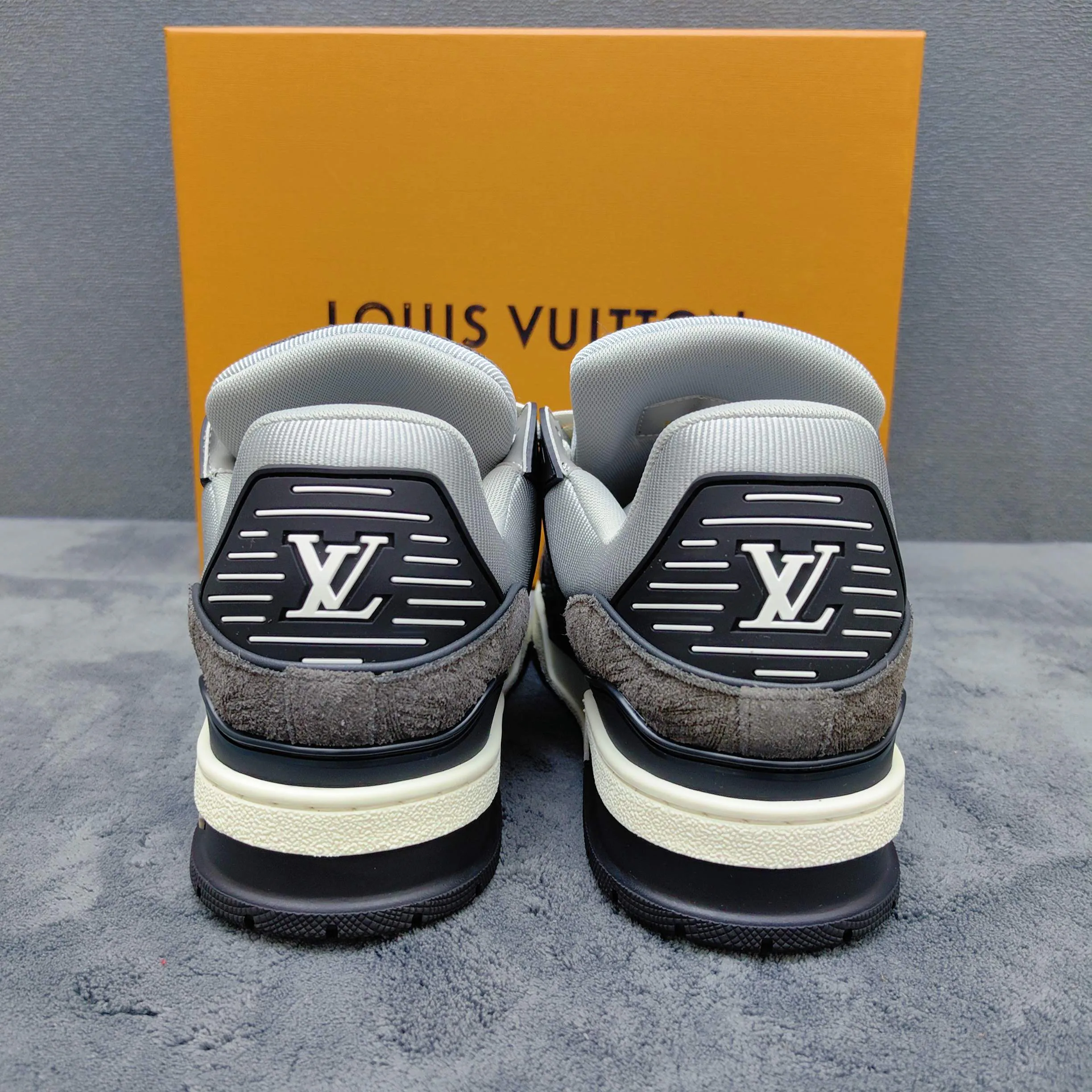 Women's Sneakers LOUIS VUITTON 17957140