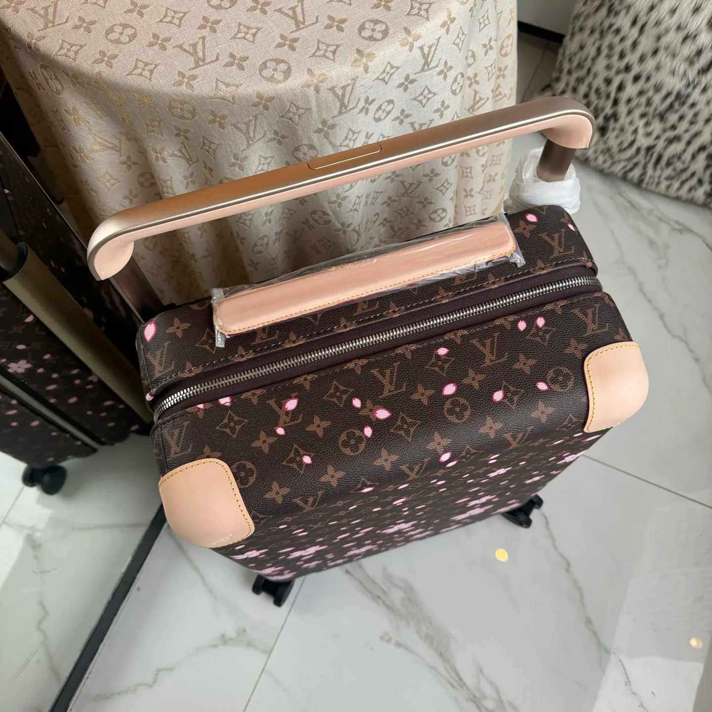 Suitcases LOUIS VUITTON 17801475