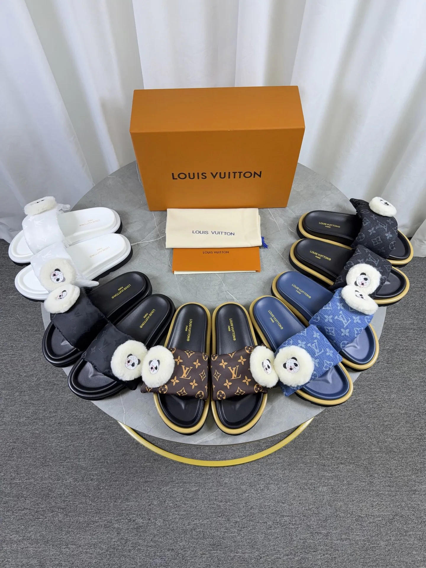 Women's Flip-Flops LOUIS VUITTON 17803846