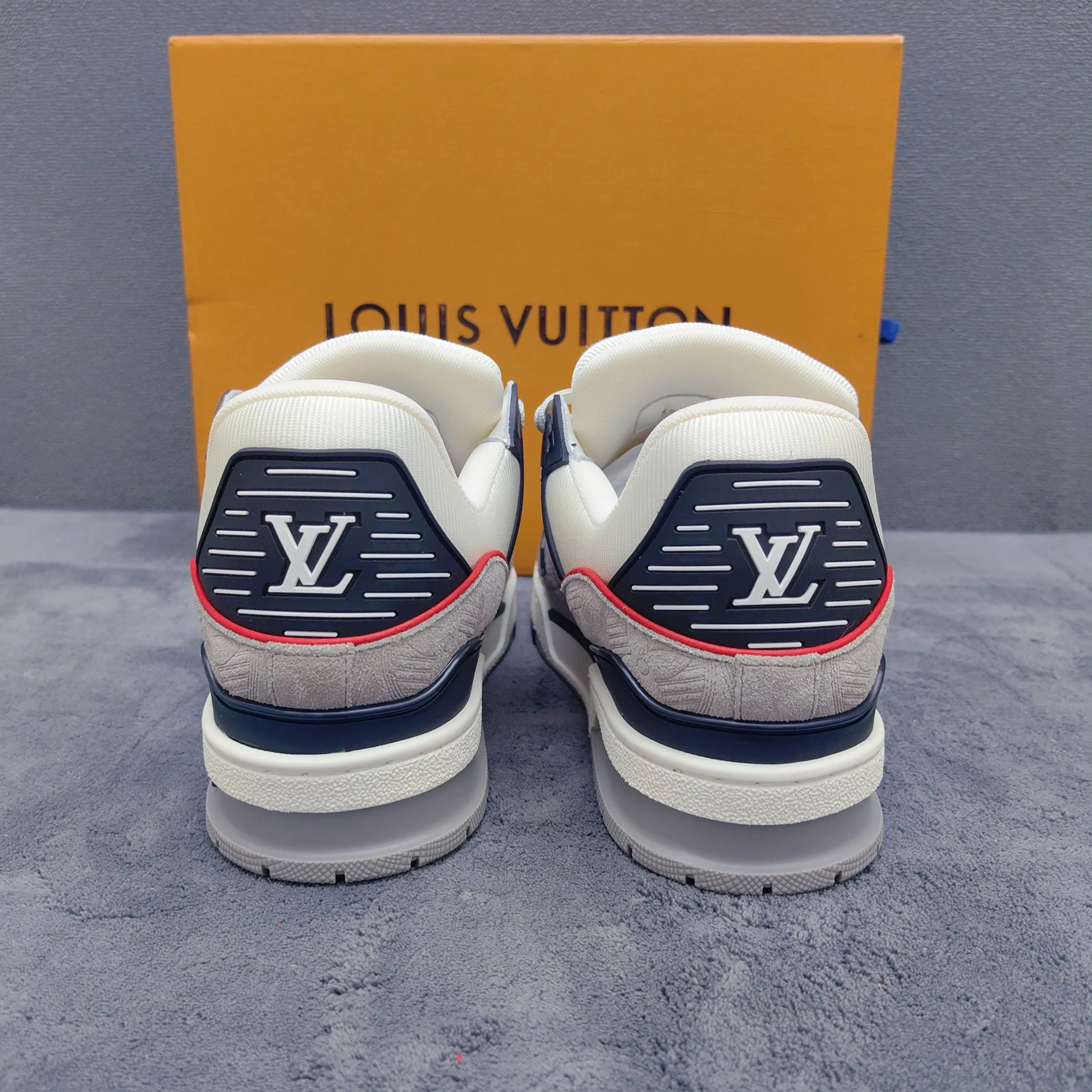 Women's Sneakers LOUIS VUITTON 17957138