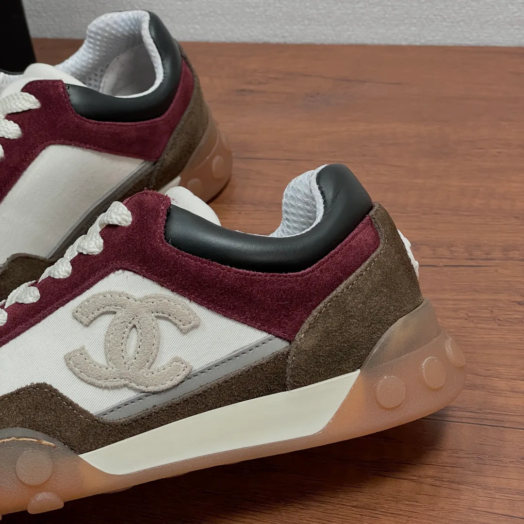 Women's Sneakers CHANEL 18247250