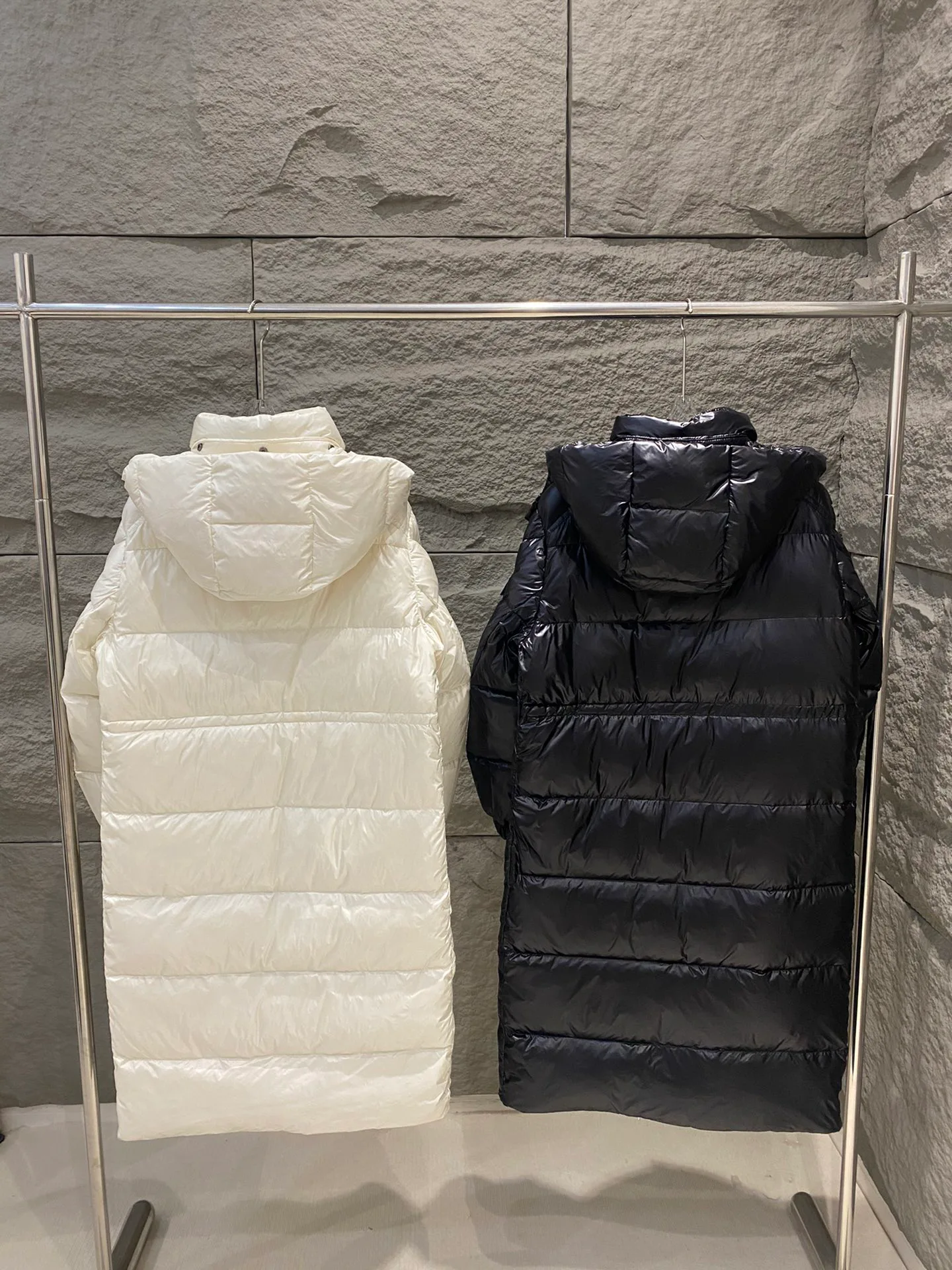 Women's Jackets And Down Jackets MONCLER 17964610