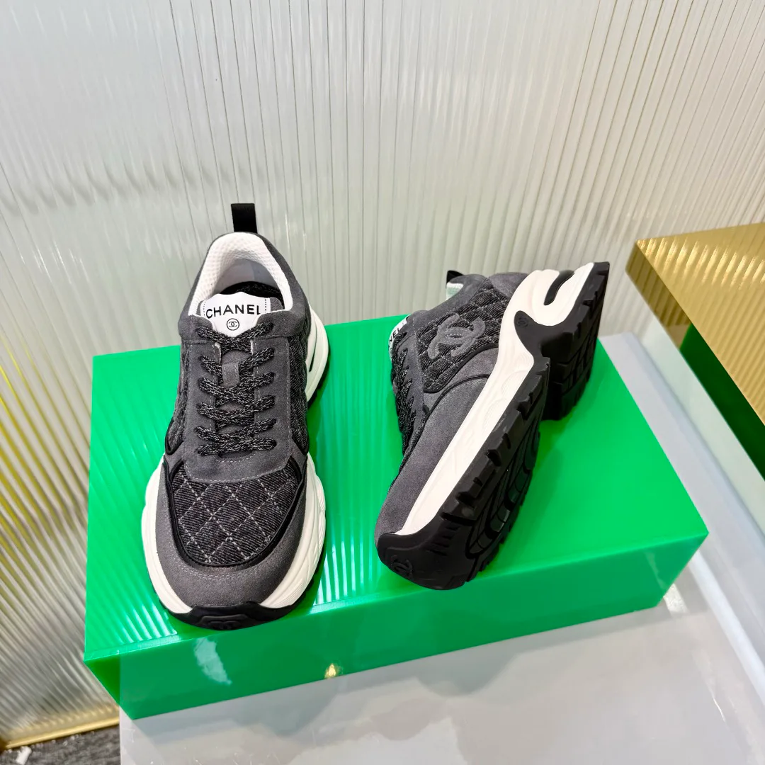 Women's Sneakers CHANEL 18366956