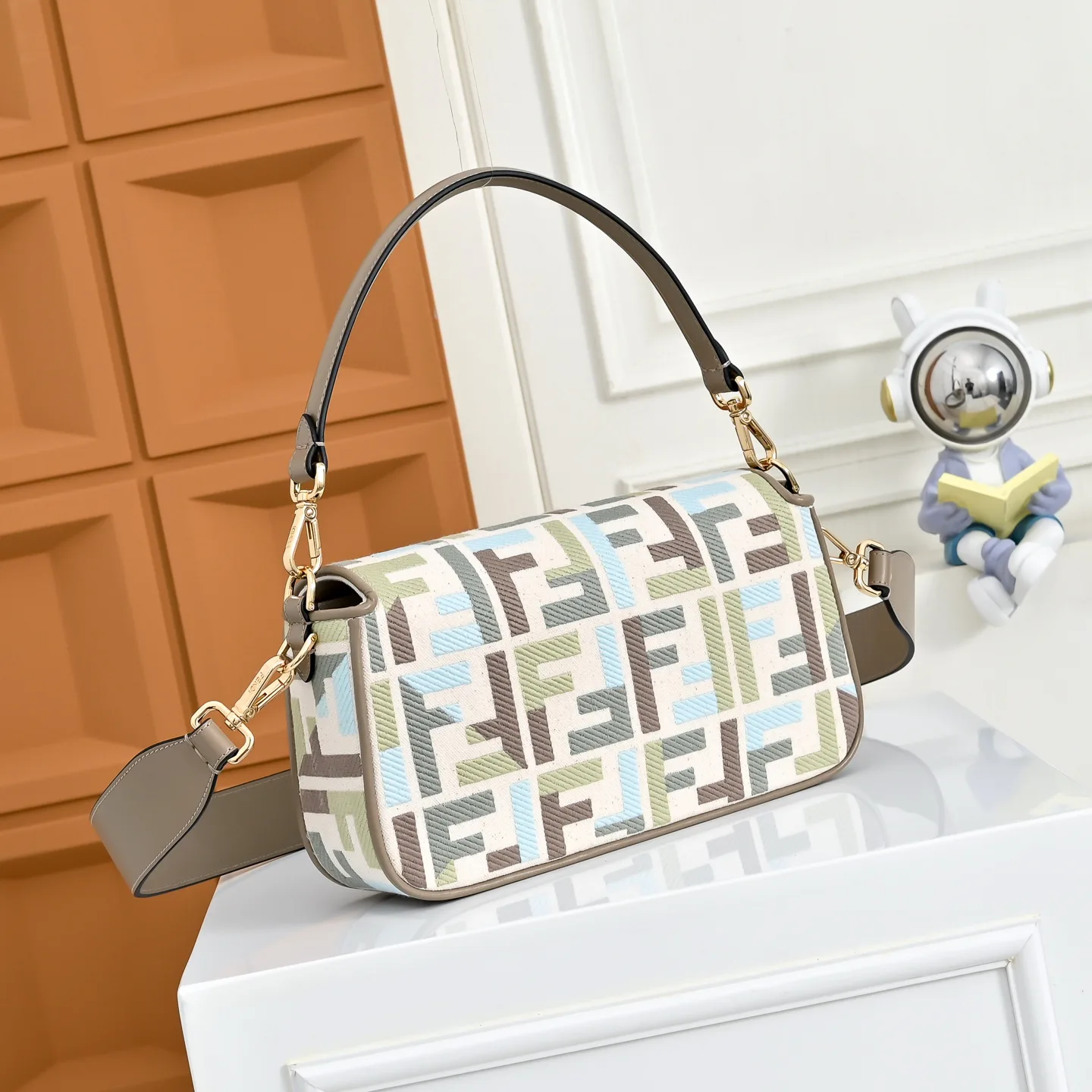 Women's Classic Handbags FENDI 18004261