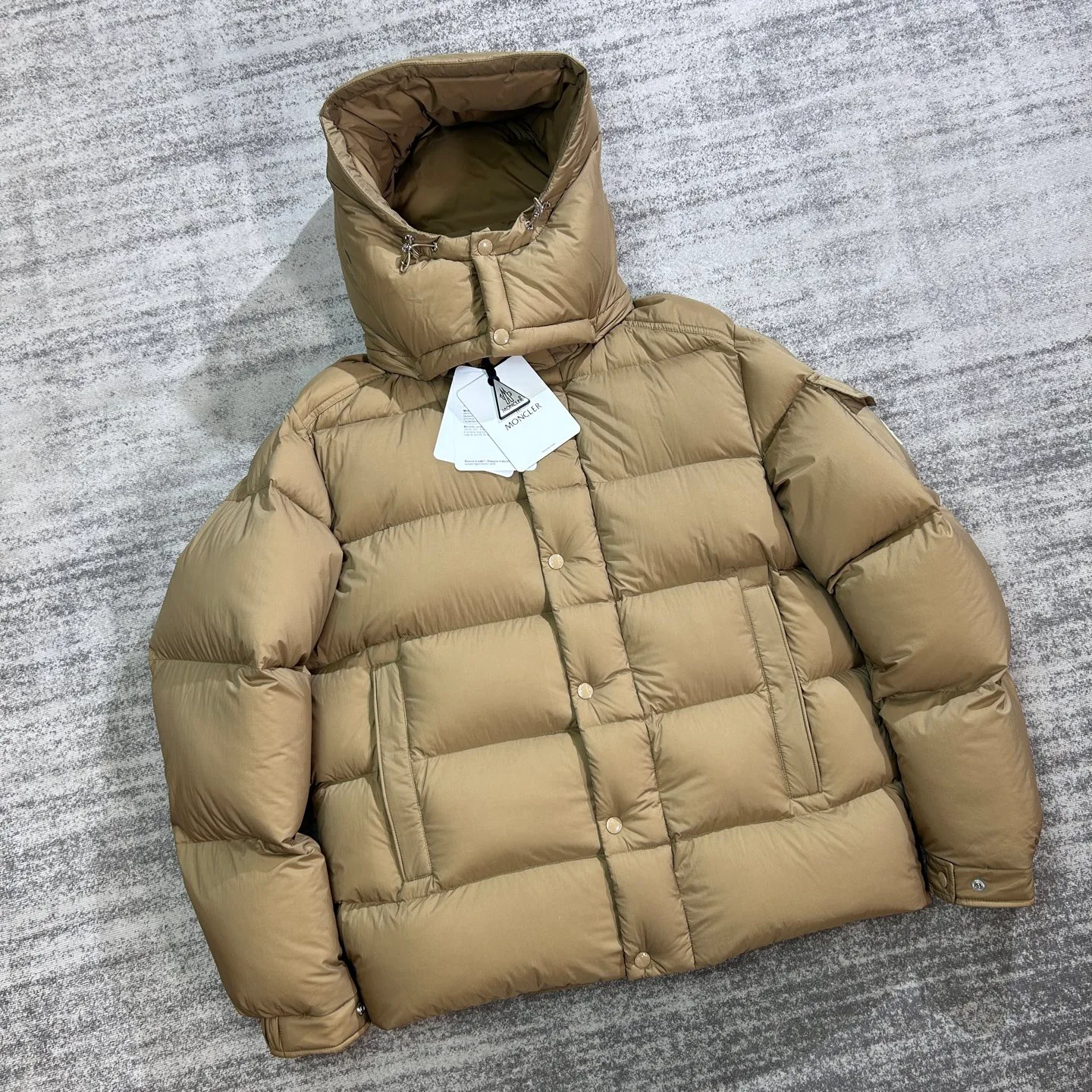Women's Jackets And Down Jackets MONCLER 18134101