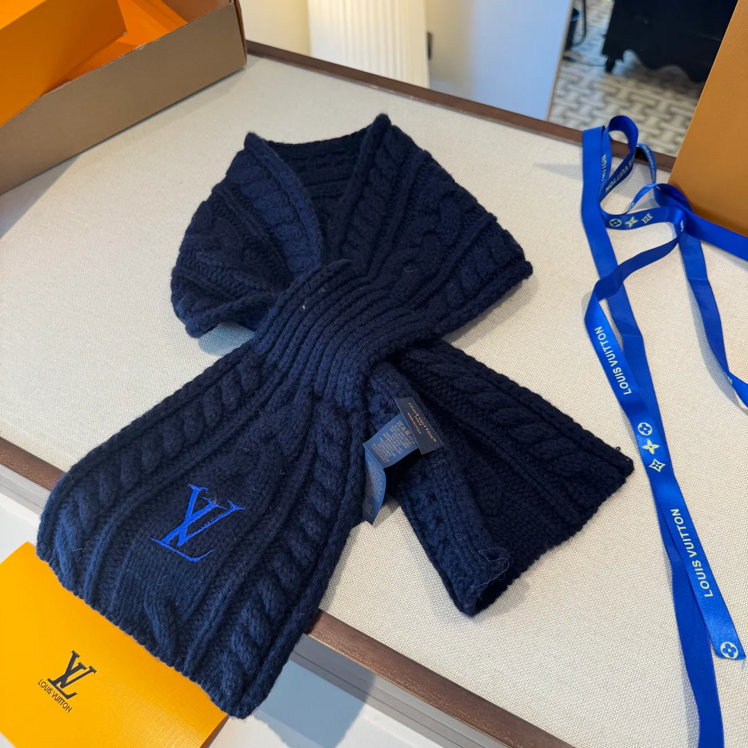 Scarves LOUIS VUITTON 18377564