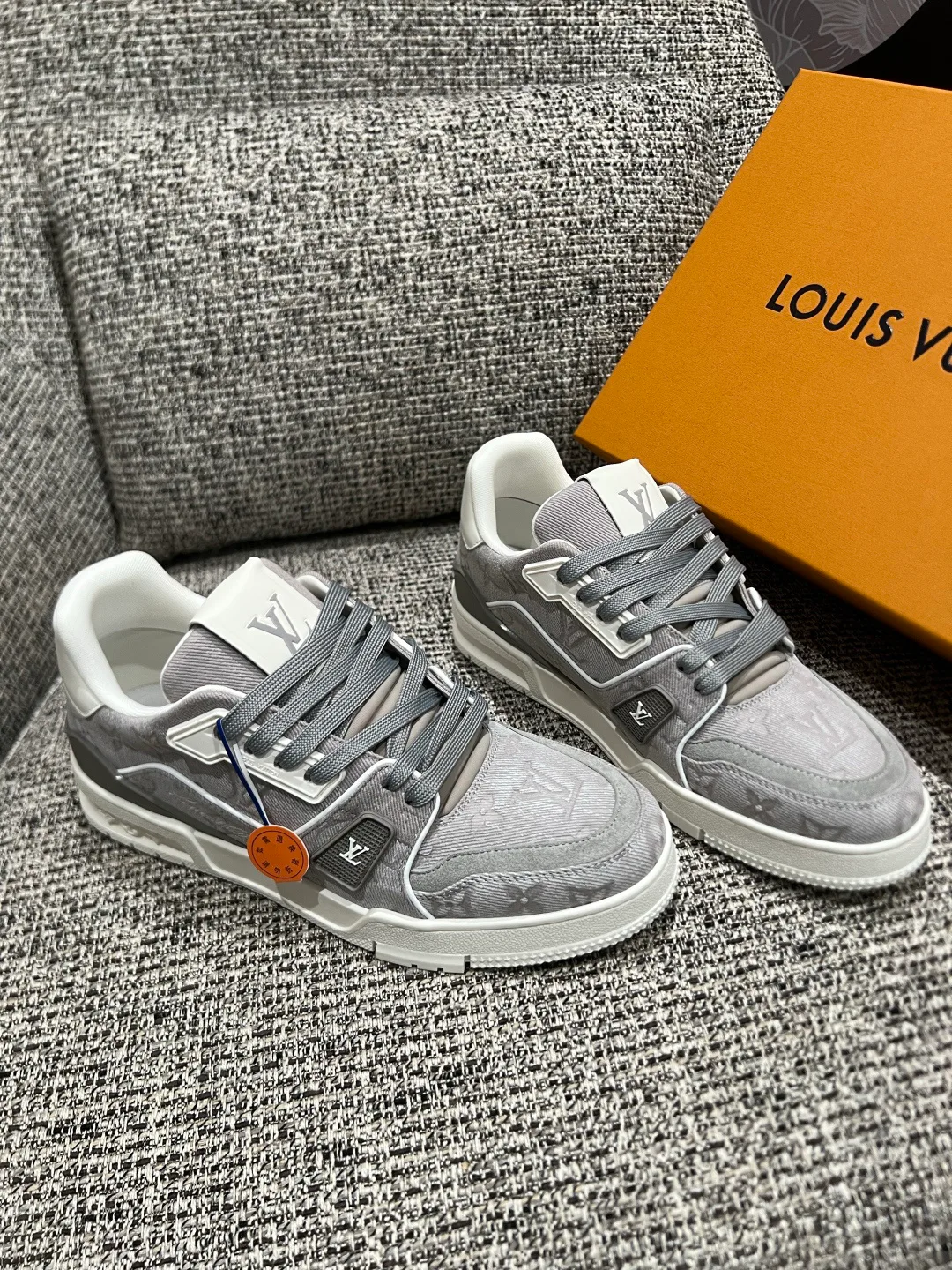 Women's Sneakers LOUIS VUITTON 18080167