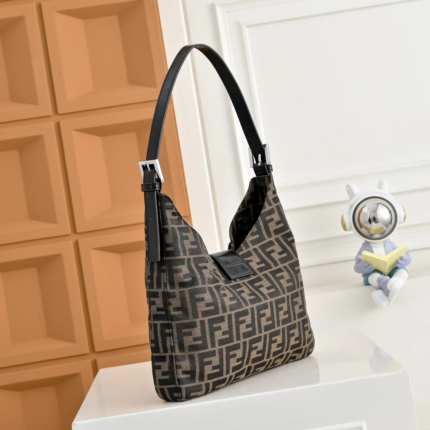 Классические Сумки Женские Fendi 18676174