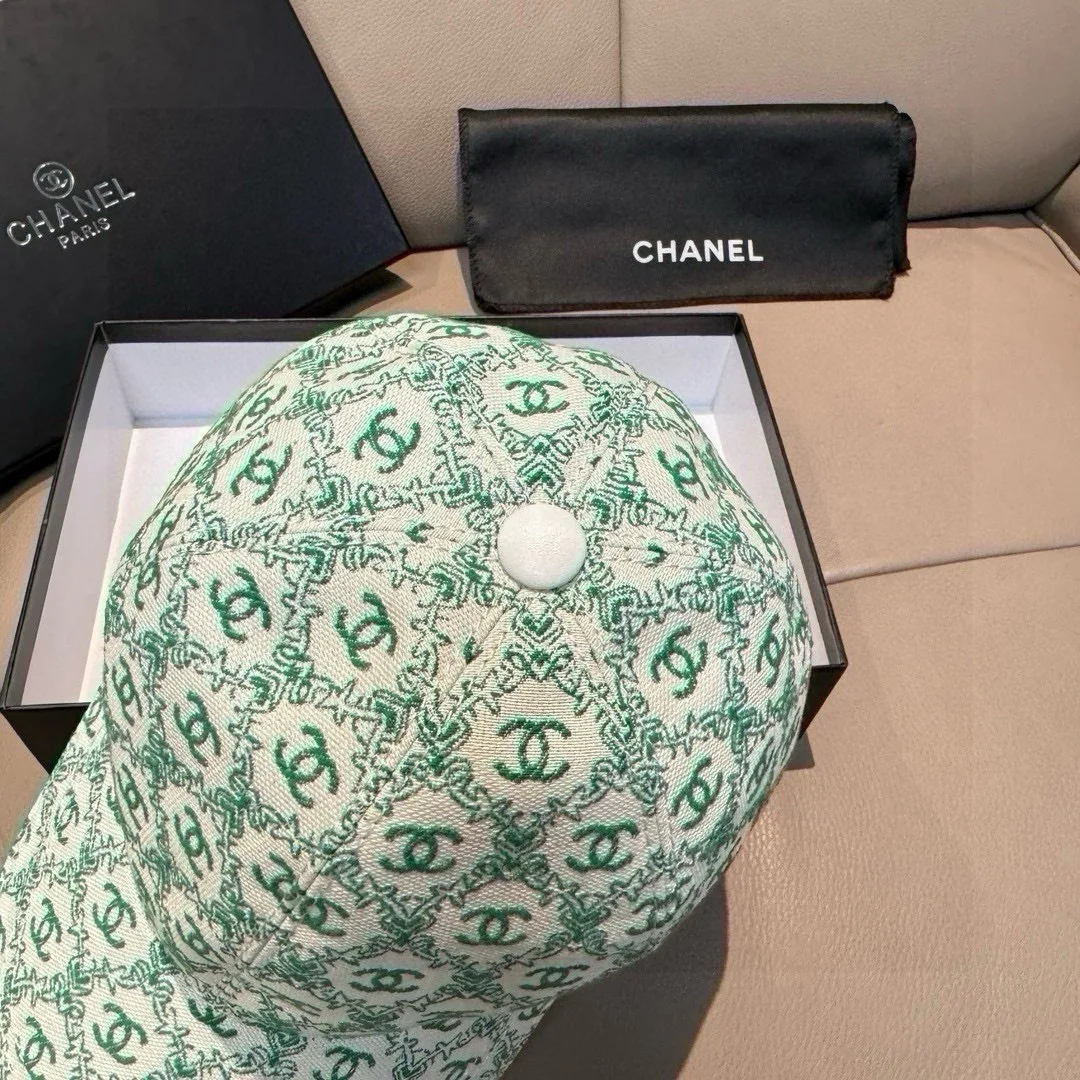Hats CHANEL 18105234
