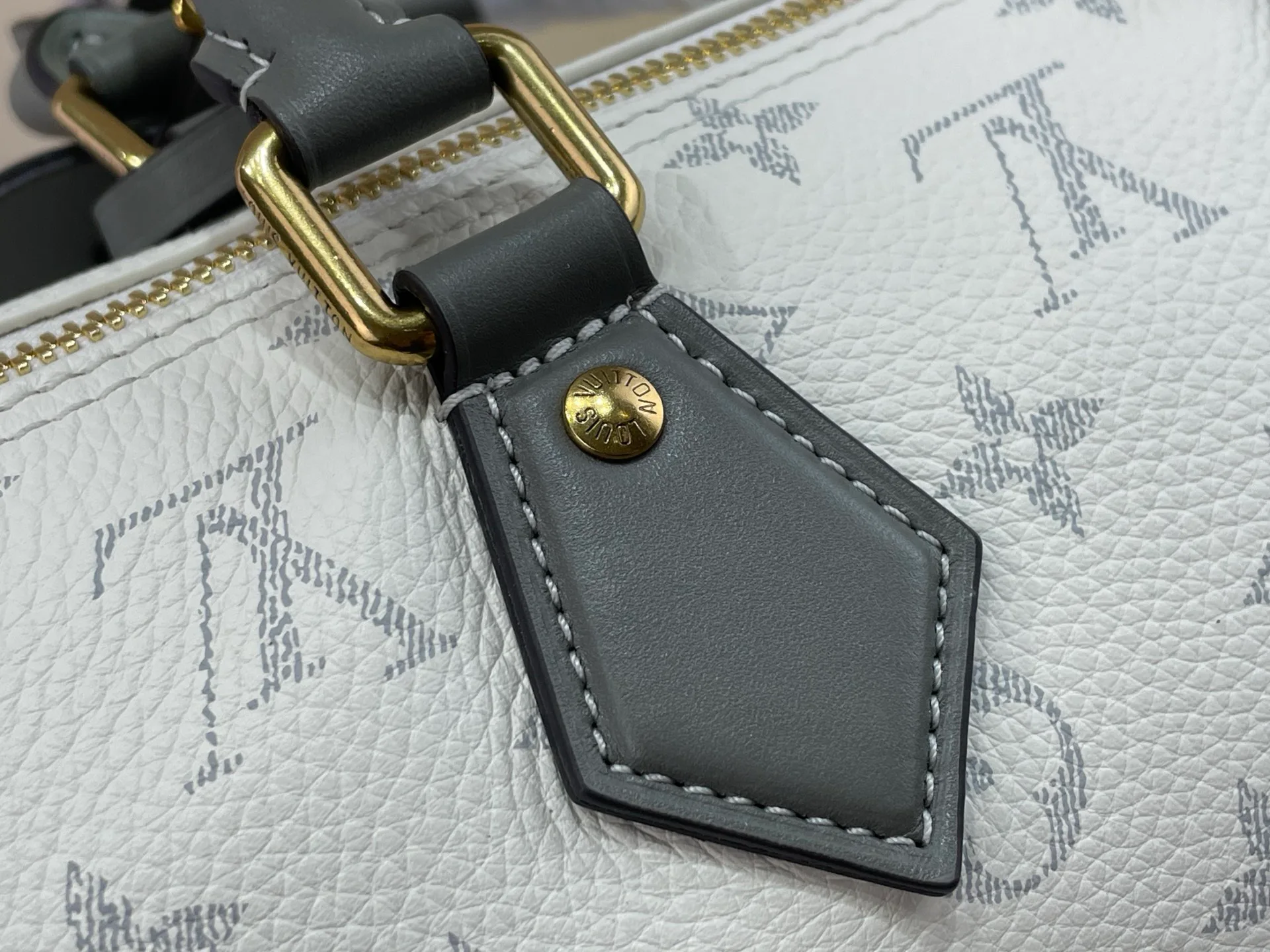 Women's Classic Handbags LOUIS VUITTON 17838917