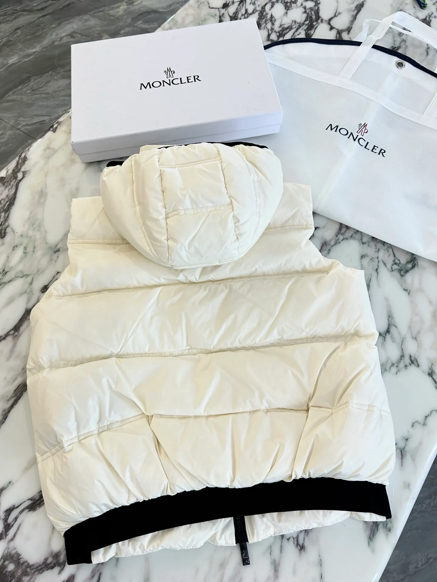 Women's Vests MONCLER 17904509