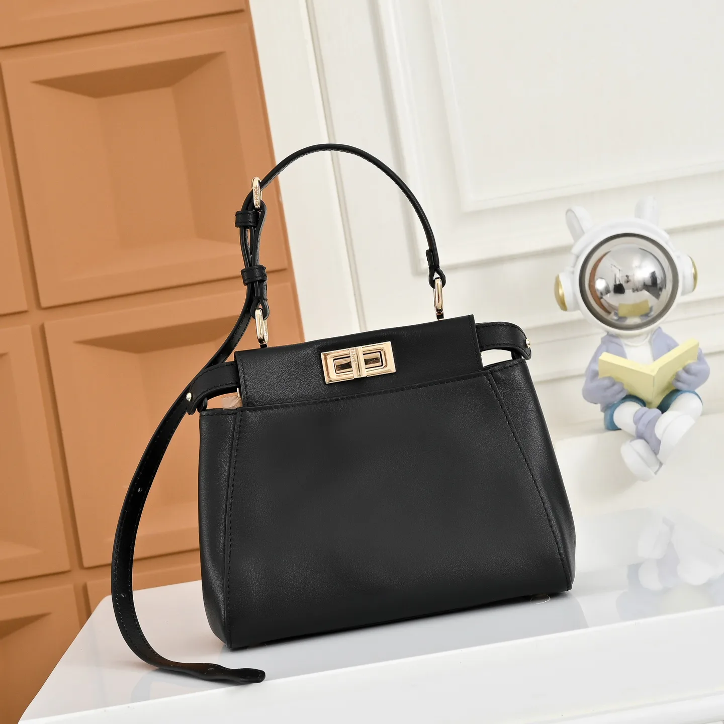 Классические Сумки Женские Fendi 18676186