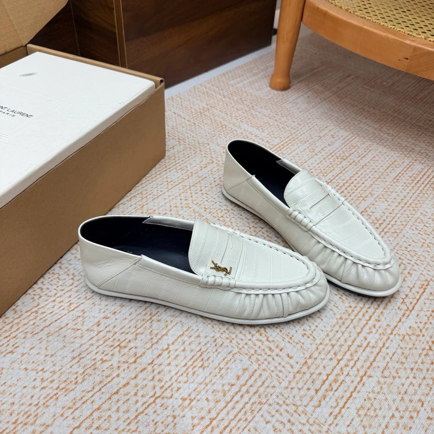 Women's Loafers And Moccasins SAINT LAURENT 18104170