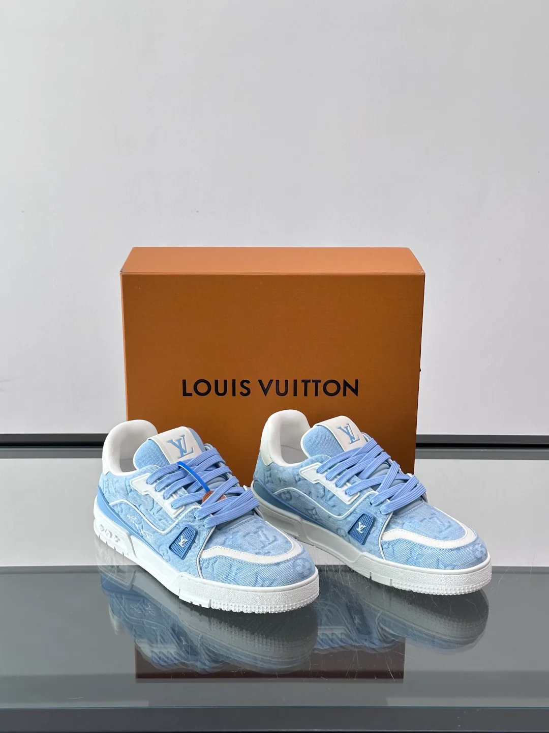 Men's Sneakers LOUIS VUITTON 18142182