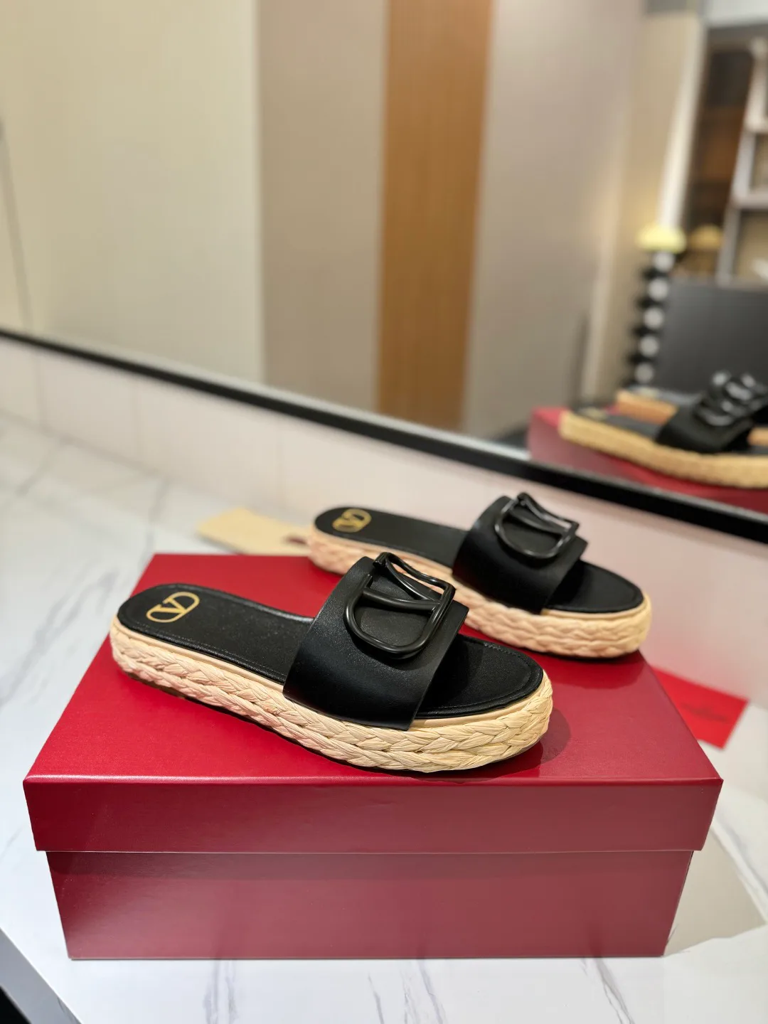 Women's Open-Toe Sandals VALENTINO 17946607