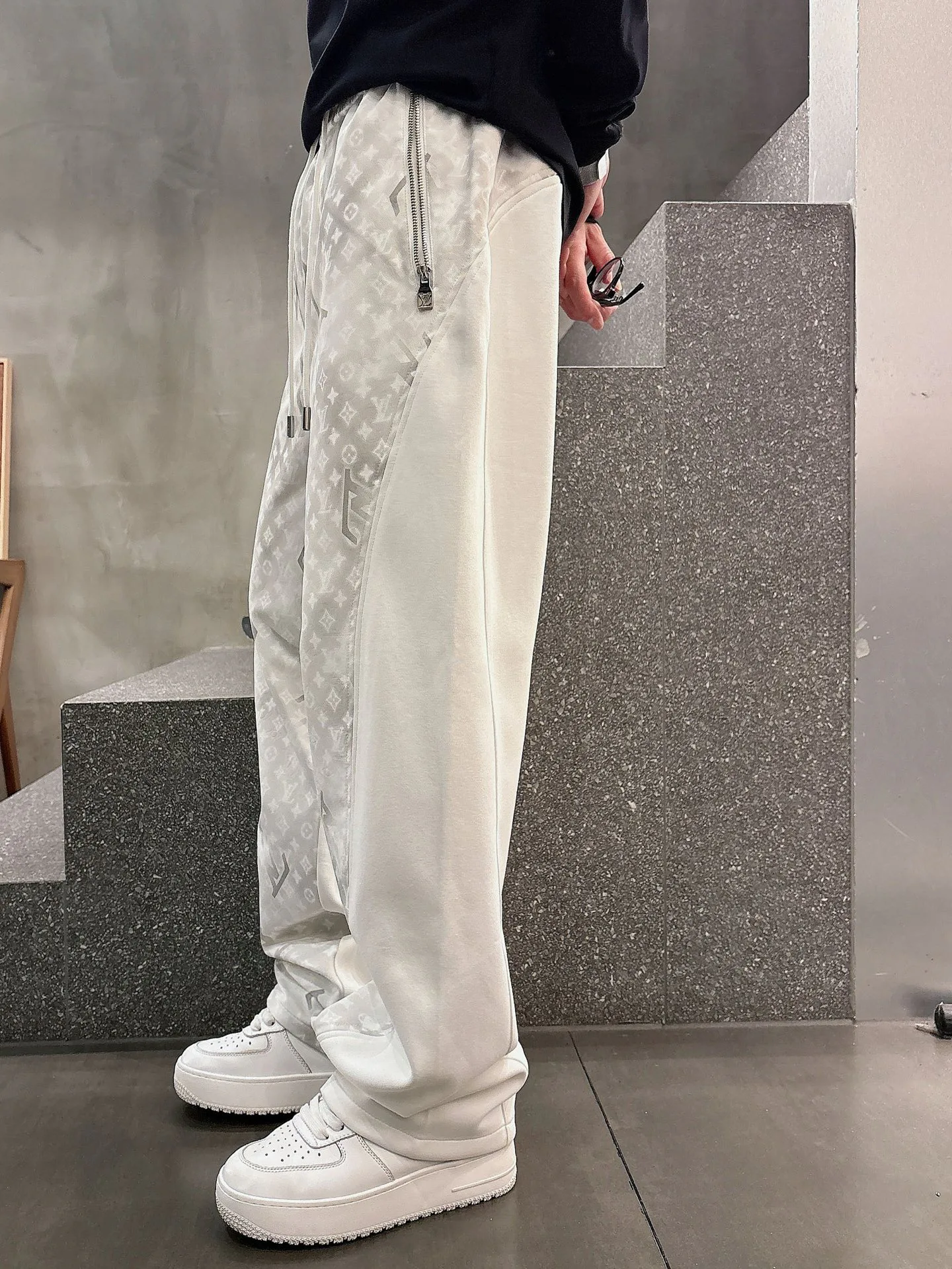 Men's Trousers LOUIS VUITTON 18340436