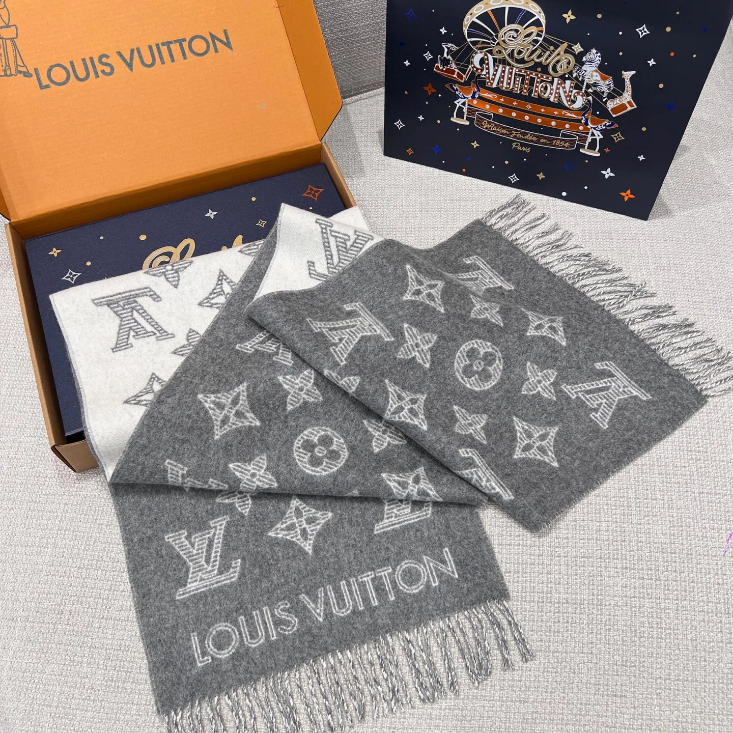 Scarves LOUIS VUITTON 17323806