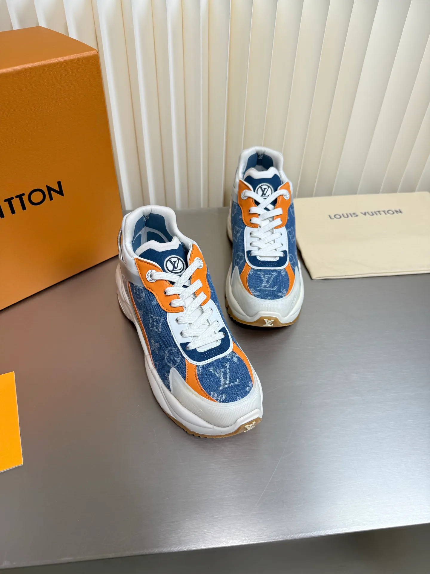 Women's Sneakers LOUIS VUITTON 17873172