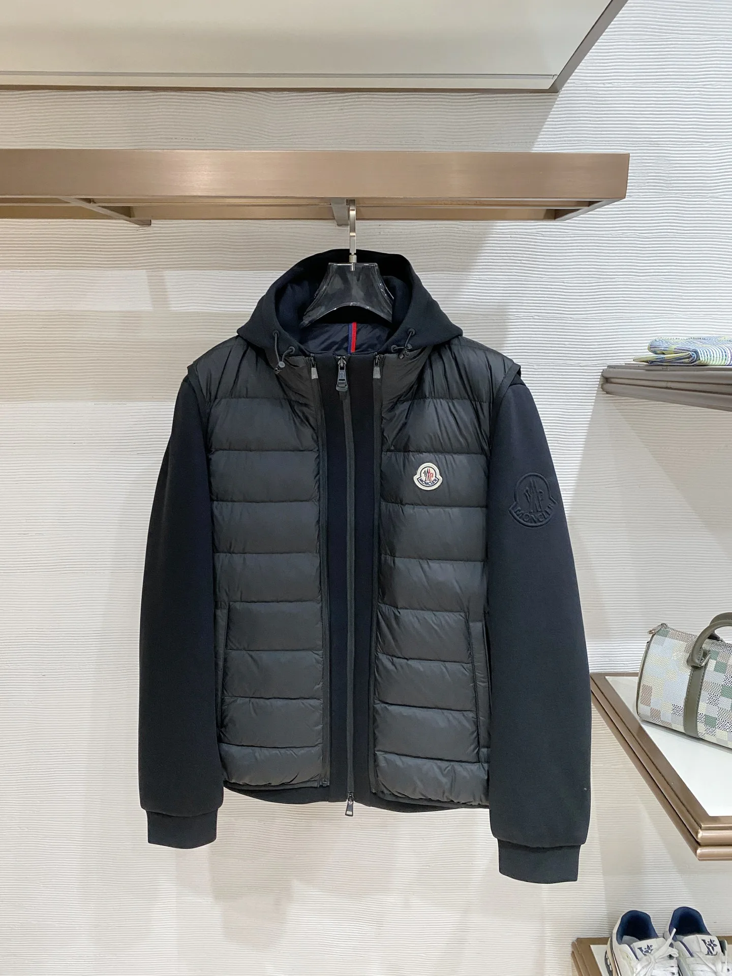 Men's Jackets And Down Jackets MONCLER 18387379