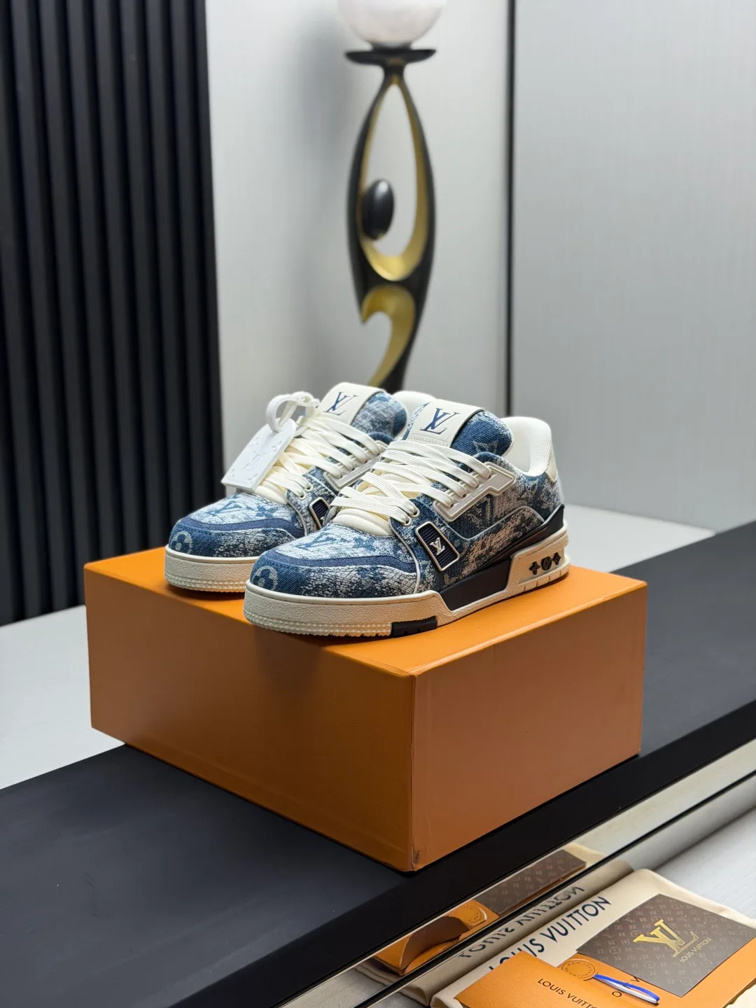 Women's Sneakers LOUIS VUITTON 17865117