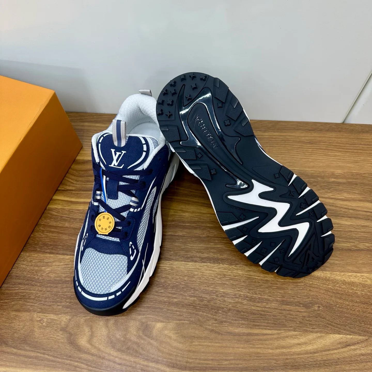Men's Sneakers LOUIS VUITTON 17477025