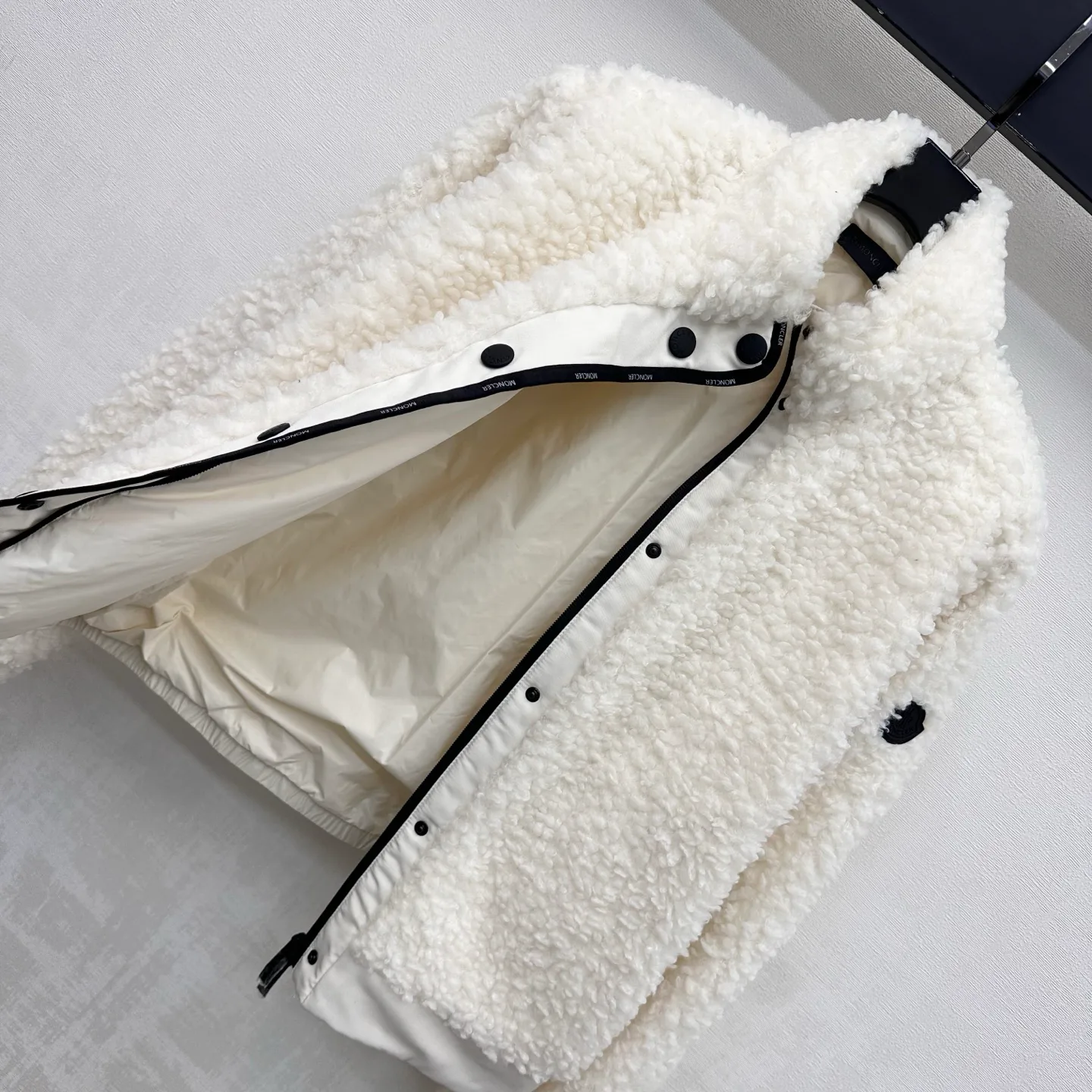 Women's Jackets And Down Jackets MONCLER 17927256