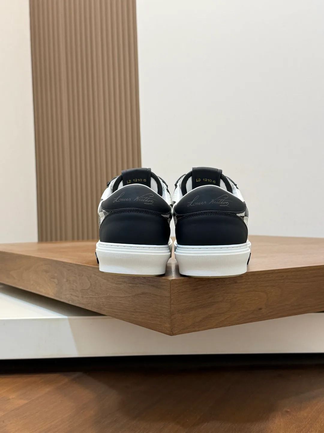 Men's Sneakers LOUIS VUITTON 17447611