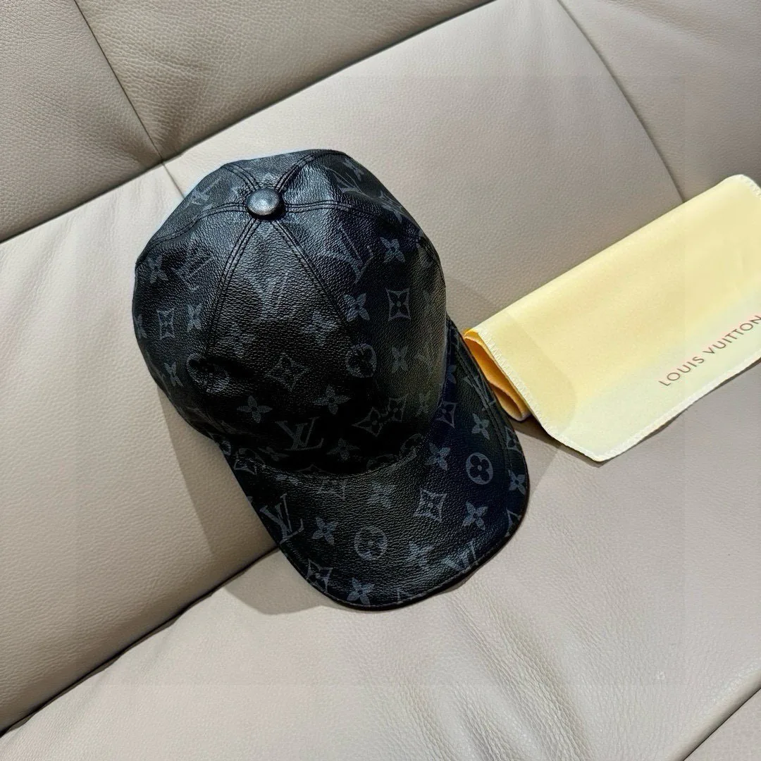 Hats LOUIS VUITTON 18105223
